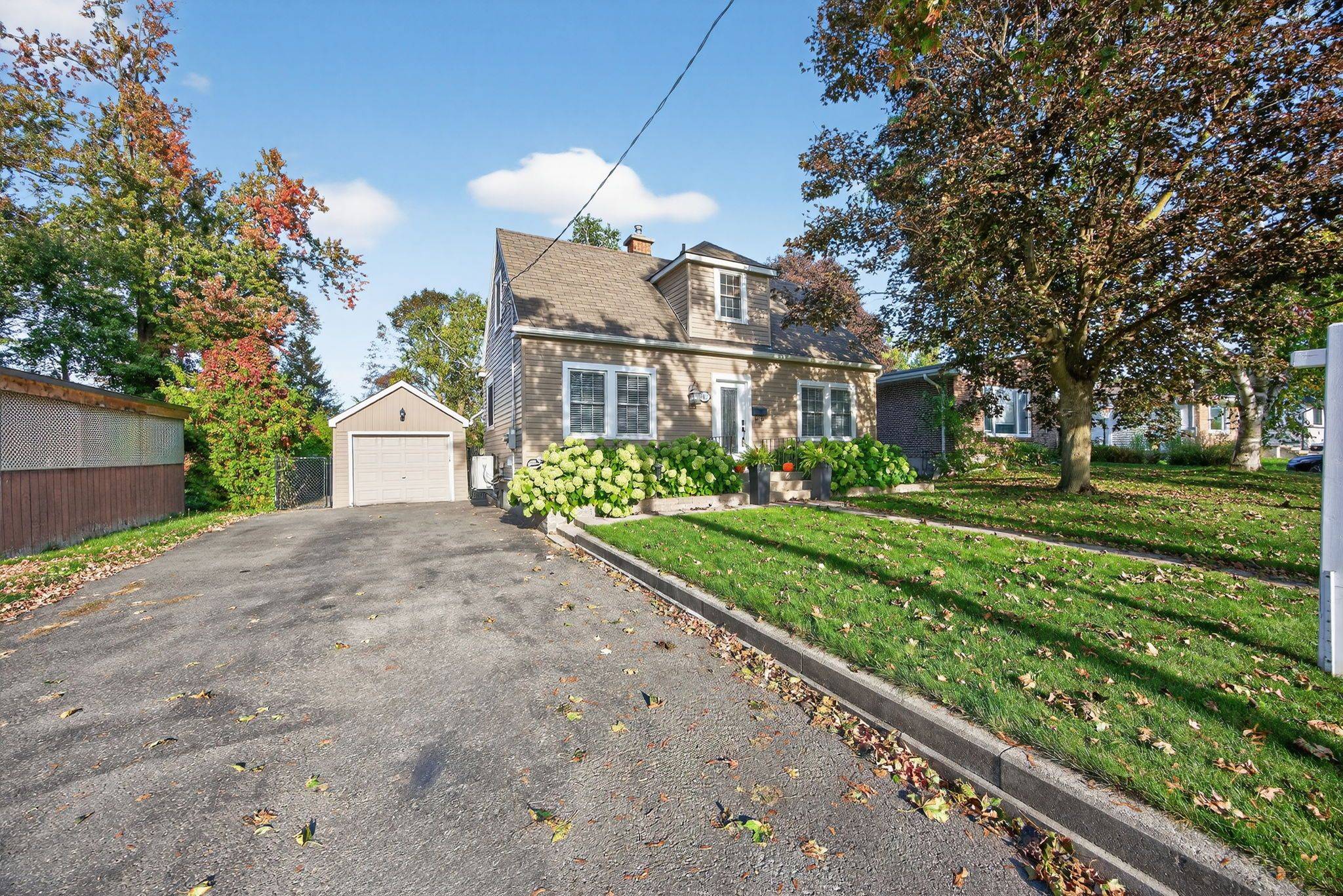 Barrie, ON L4M 3L5,107 Peel ST