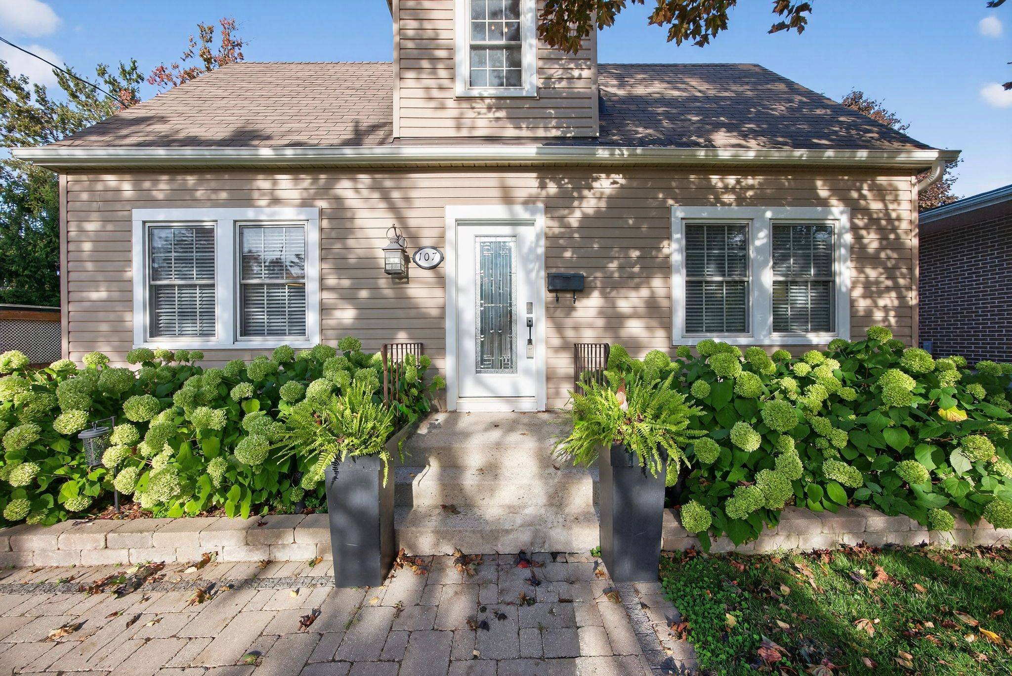 Barrie, ON L4M 3L5,107 Peel ST