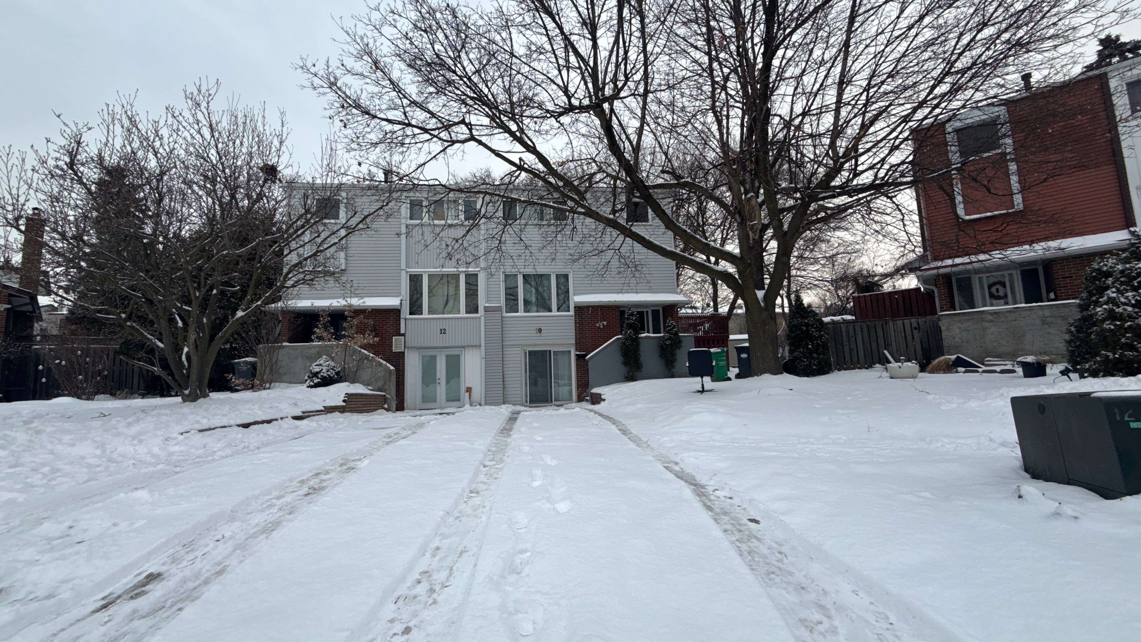 Brampton, ON L6V 2X4,10 Lynwood CT