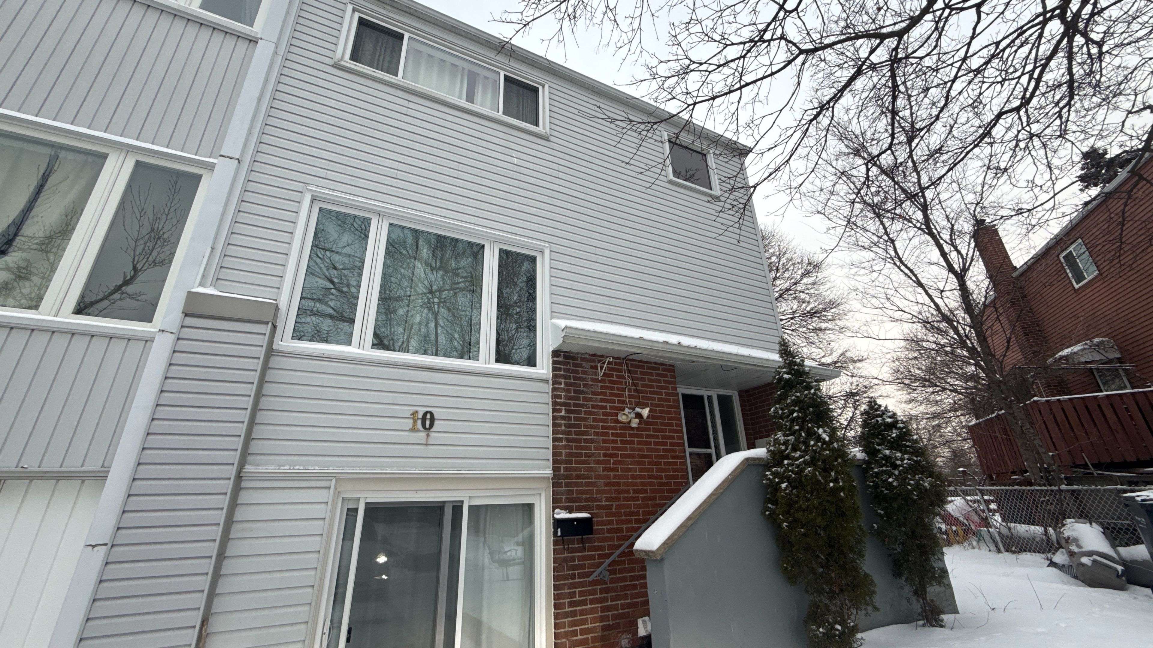 Brampton, ON L6V 2X4,10 Lynwood CT