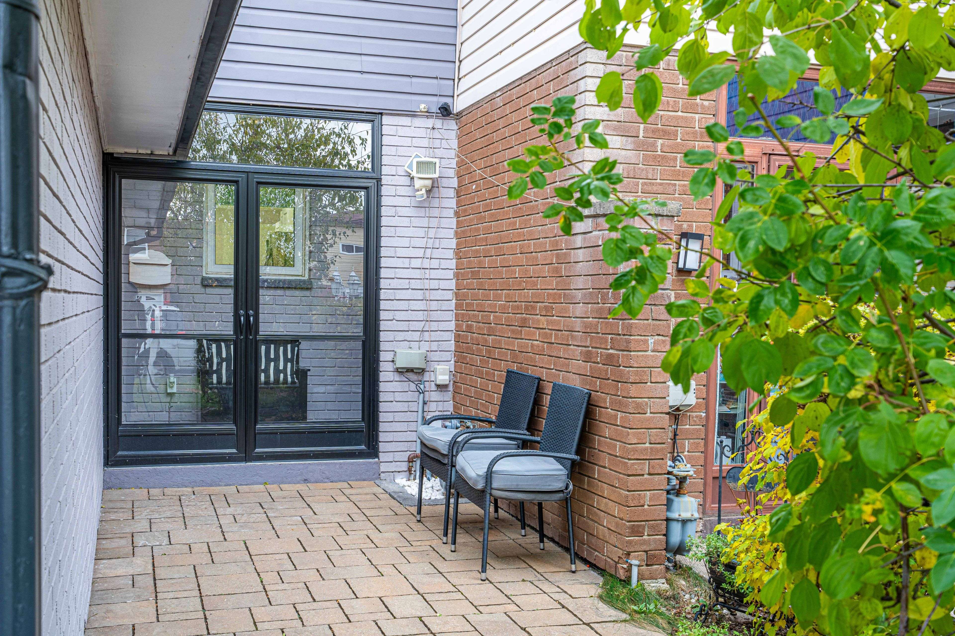 Brampton, ON L6V 2X5,27 Kingswood DR