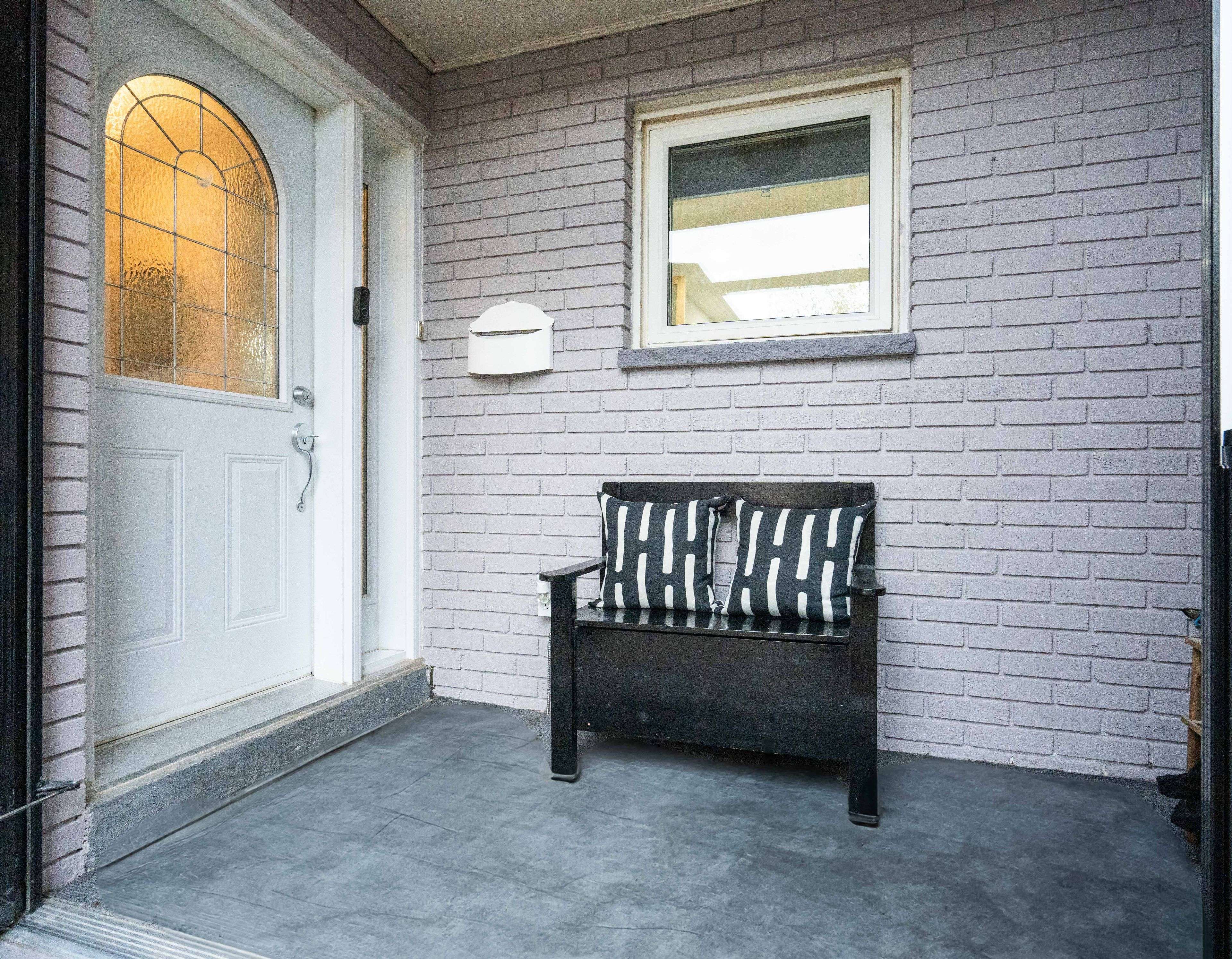 Brampton, ON L6V 2X5,27 Kingswood DR