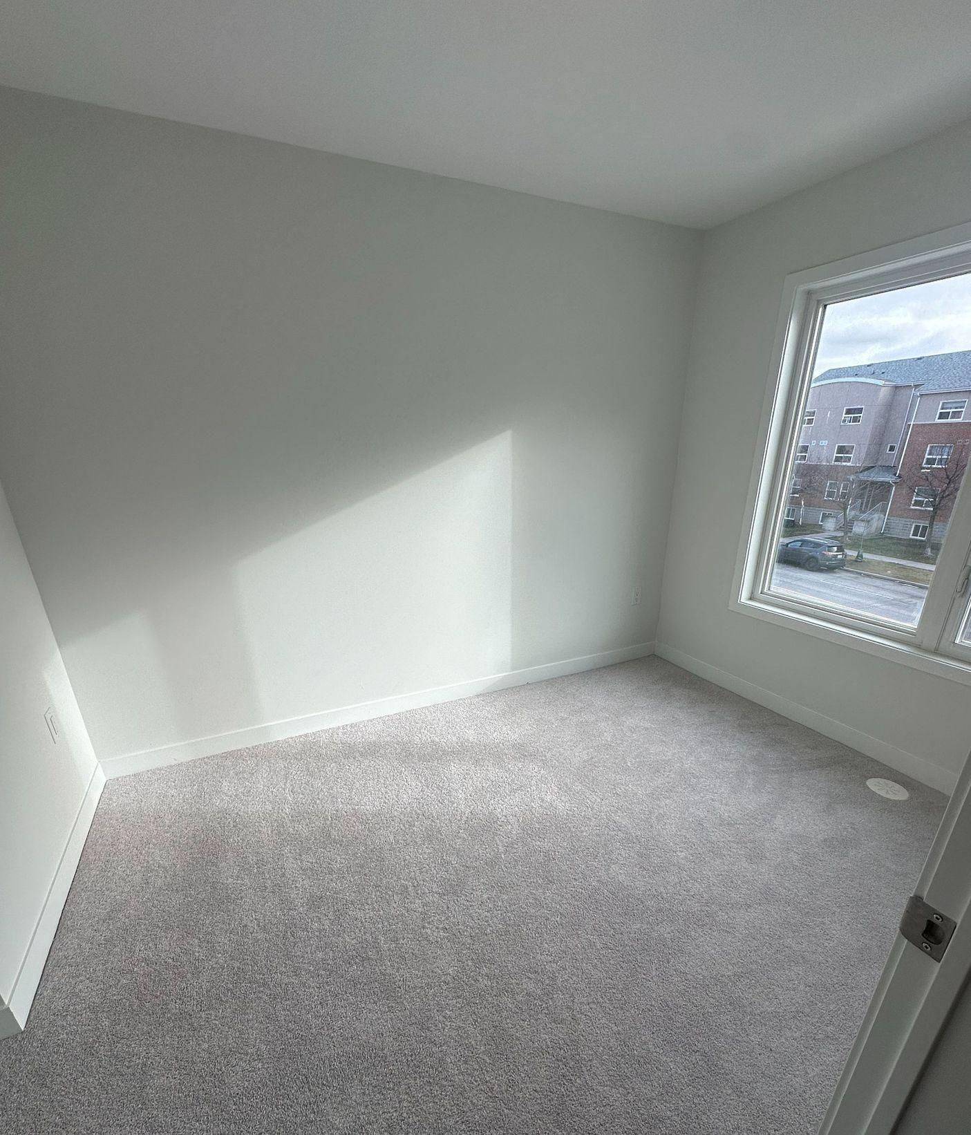 Mississauga, ON L5L 0B9,3415 Ridgeway DR #02