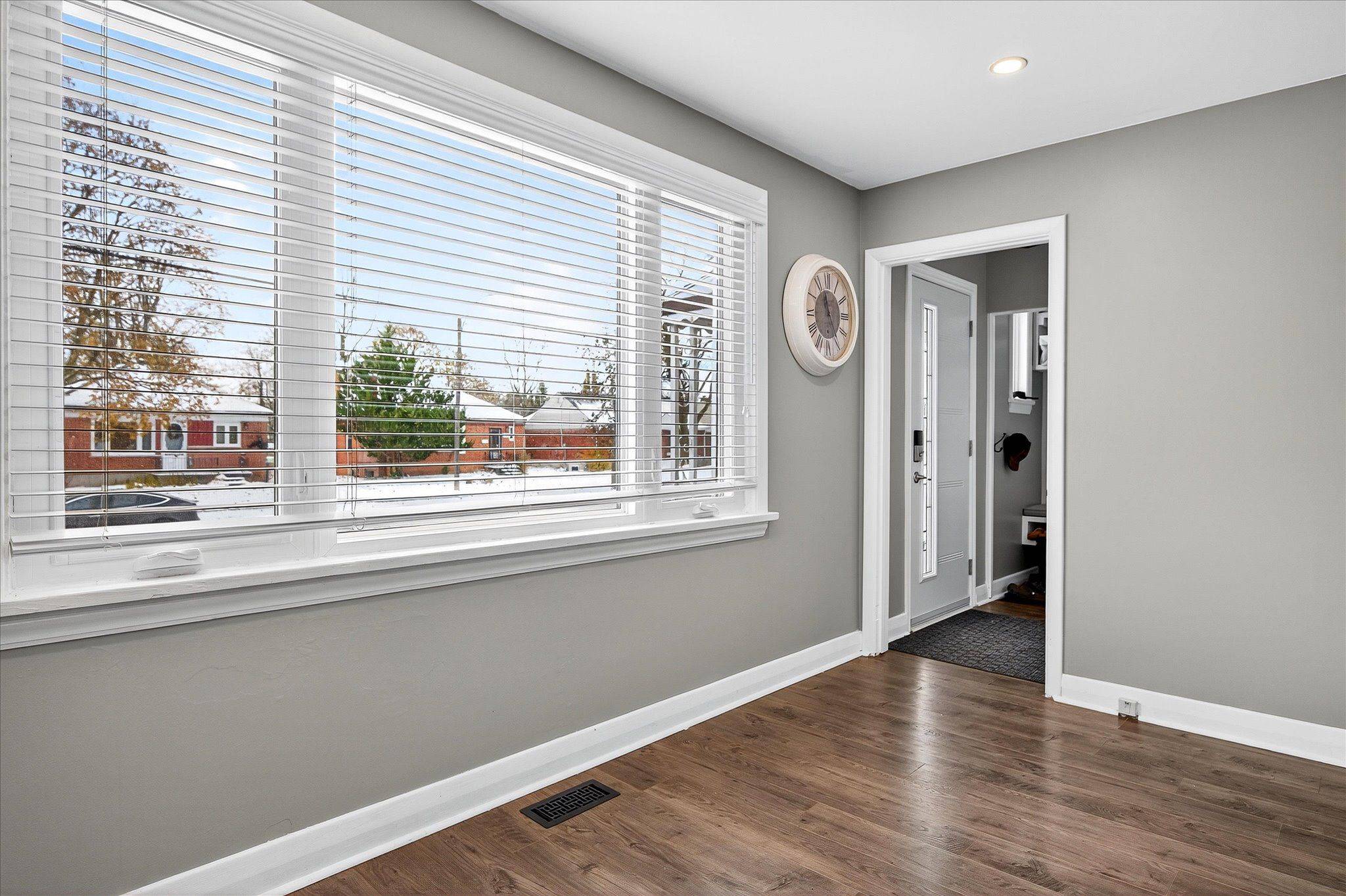 Peterborough, ON K9J 3Z8,762 Cameron ST