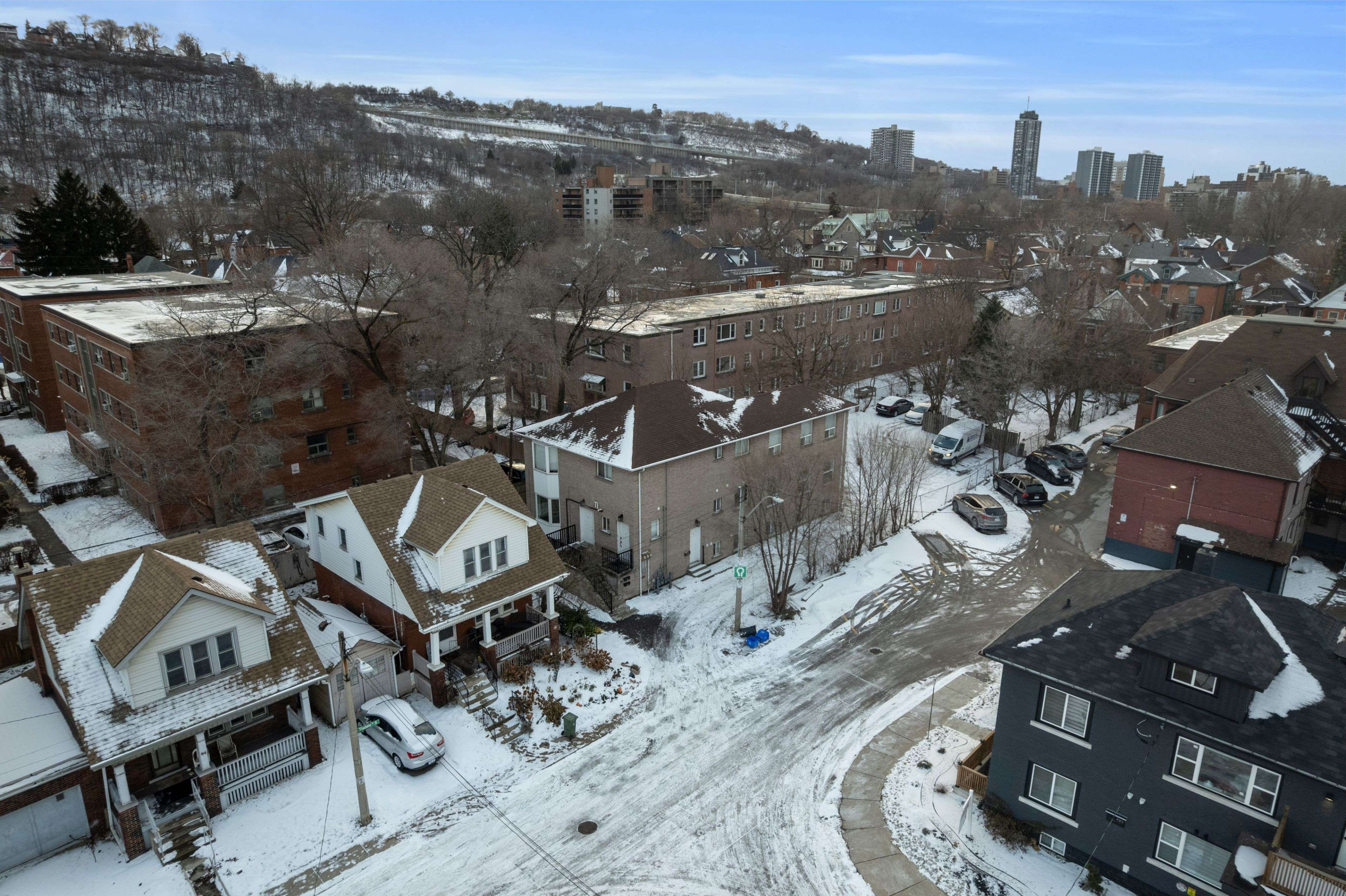 Hamilton, ON L8N 2W2,90 Tisdale ST S