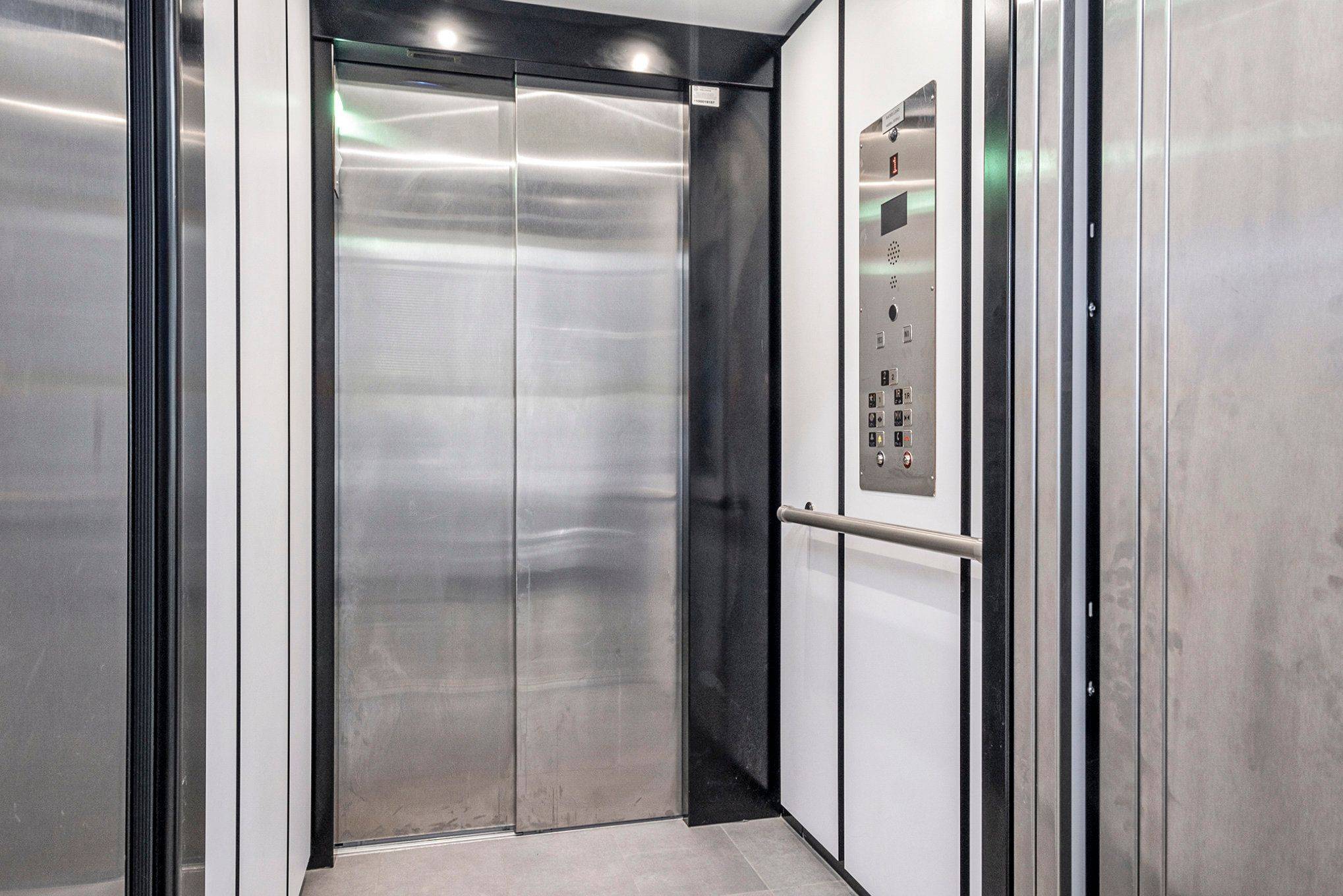 Britannia Heights - Queensway Terrace N And Area, ON K2B 7G1,2300 CARLING AVE #200