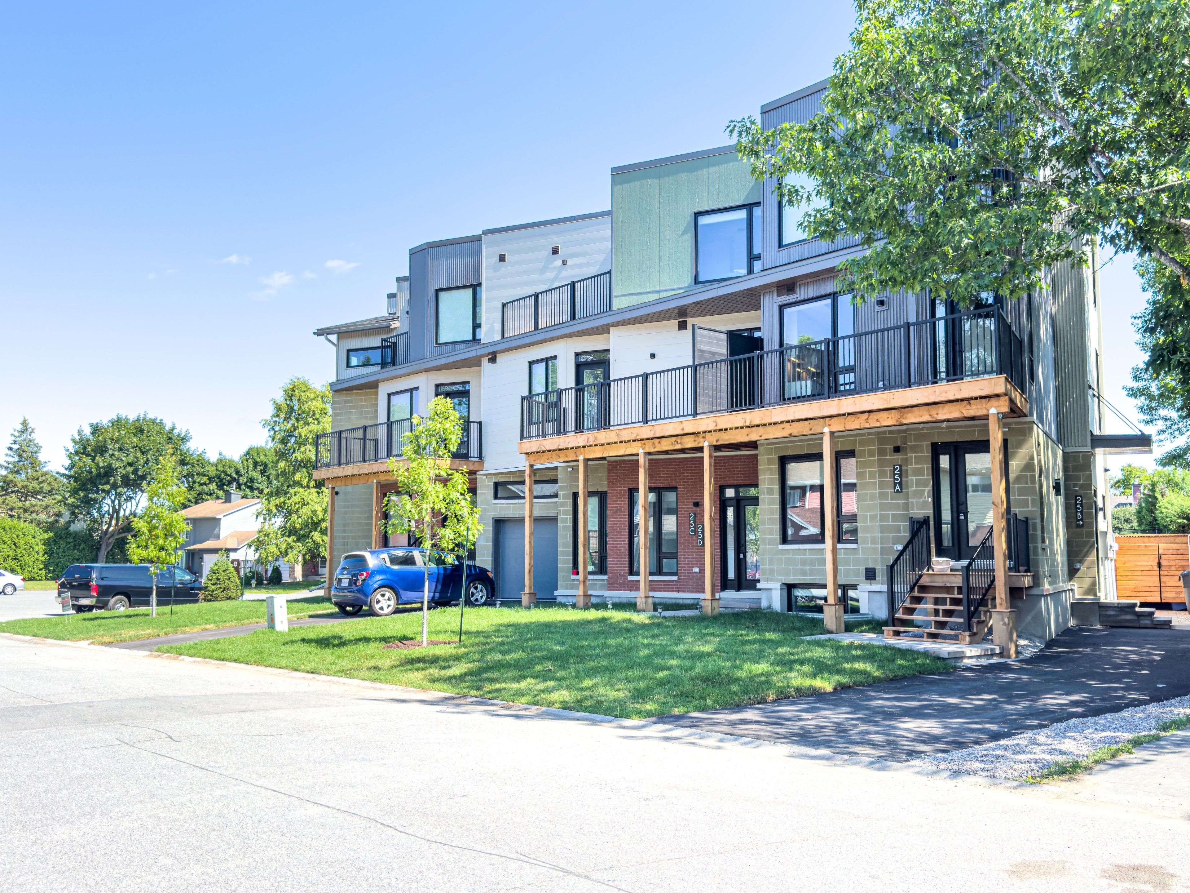 South Of Baseline To Knoxdale, ON K2G 4W6,25 Fair Oaks CRES #B