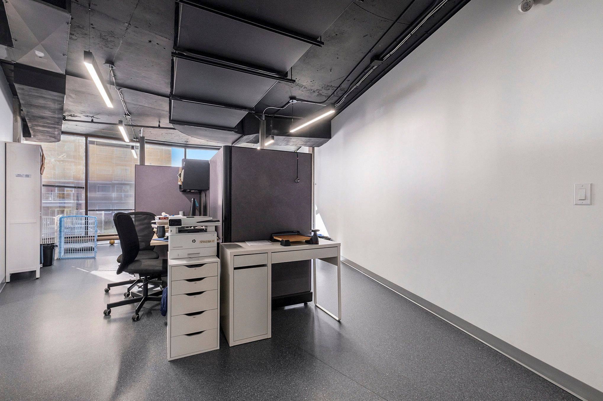 Britannia Heights - Queensway Terrace N And Area, ON K2B 7G1,2300 CARLING AVE #206