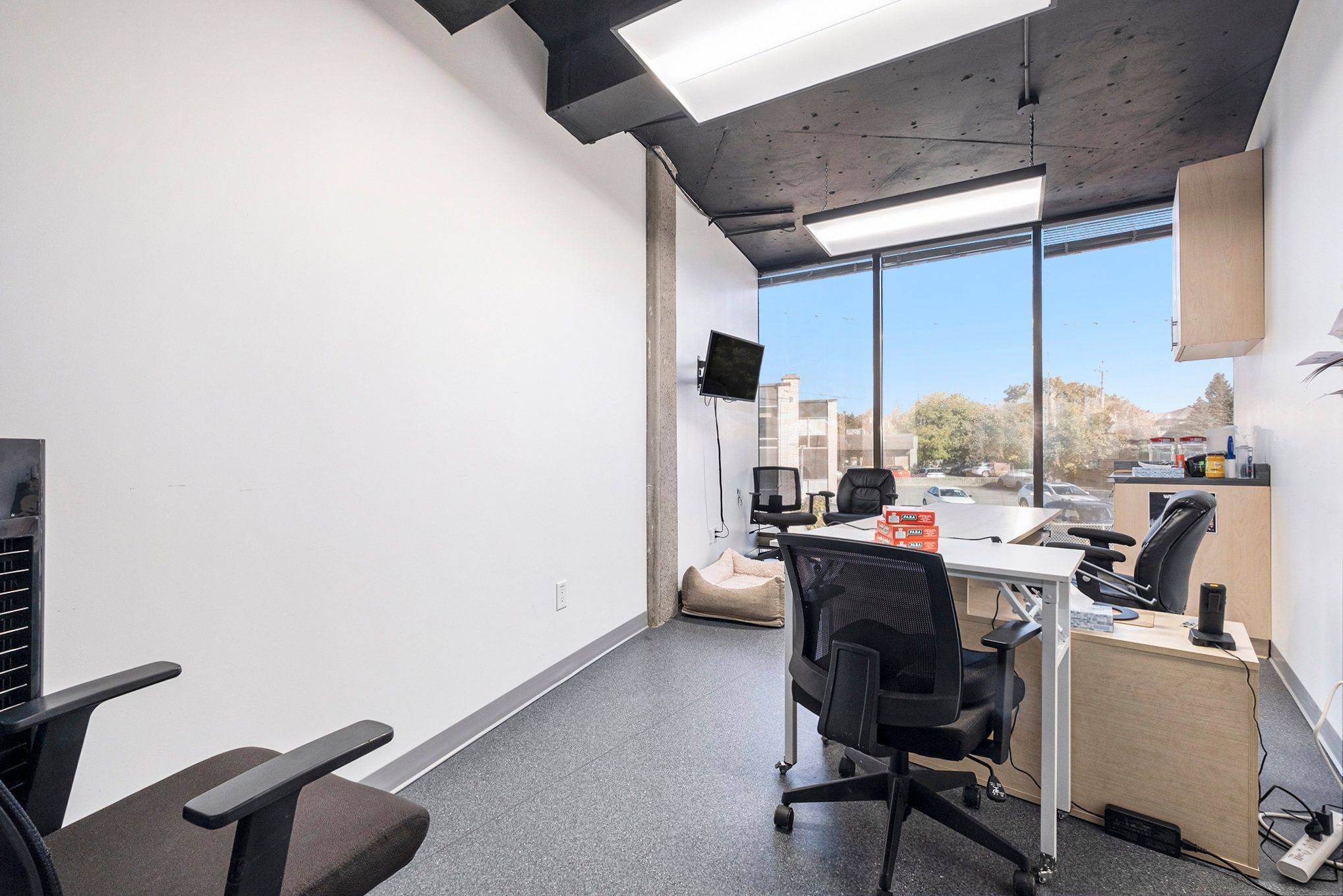 Britannia Heights - Queensway Terrace N And Area, ON K2B 7G1,2300 CARLING AVE #204