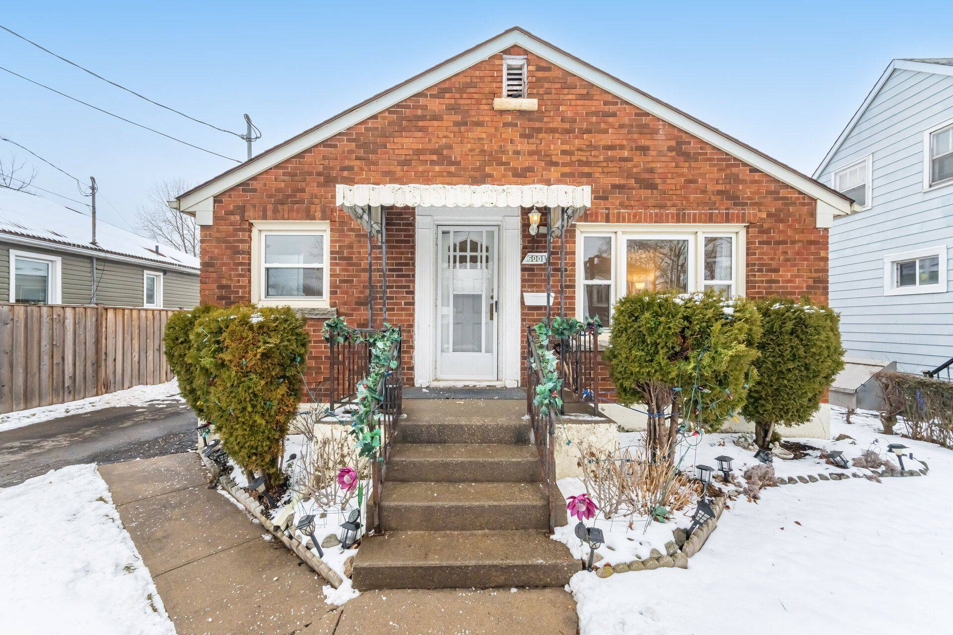 Niagara Falls, ON L2G 1J7,6001 North ST