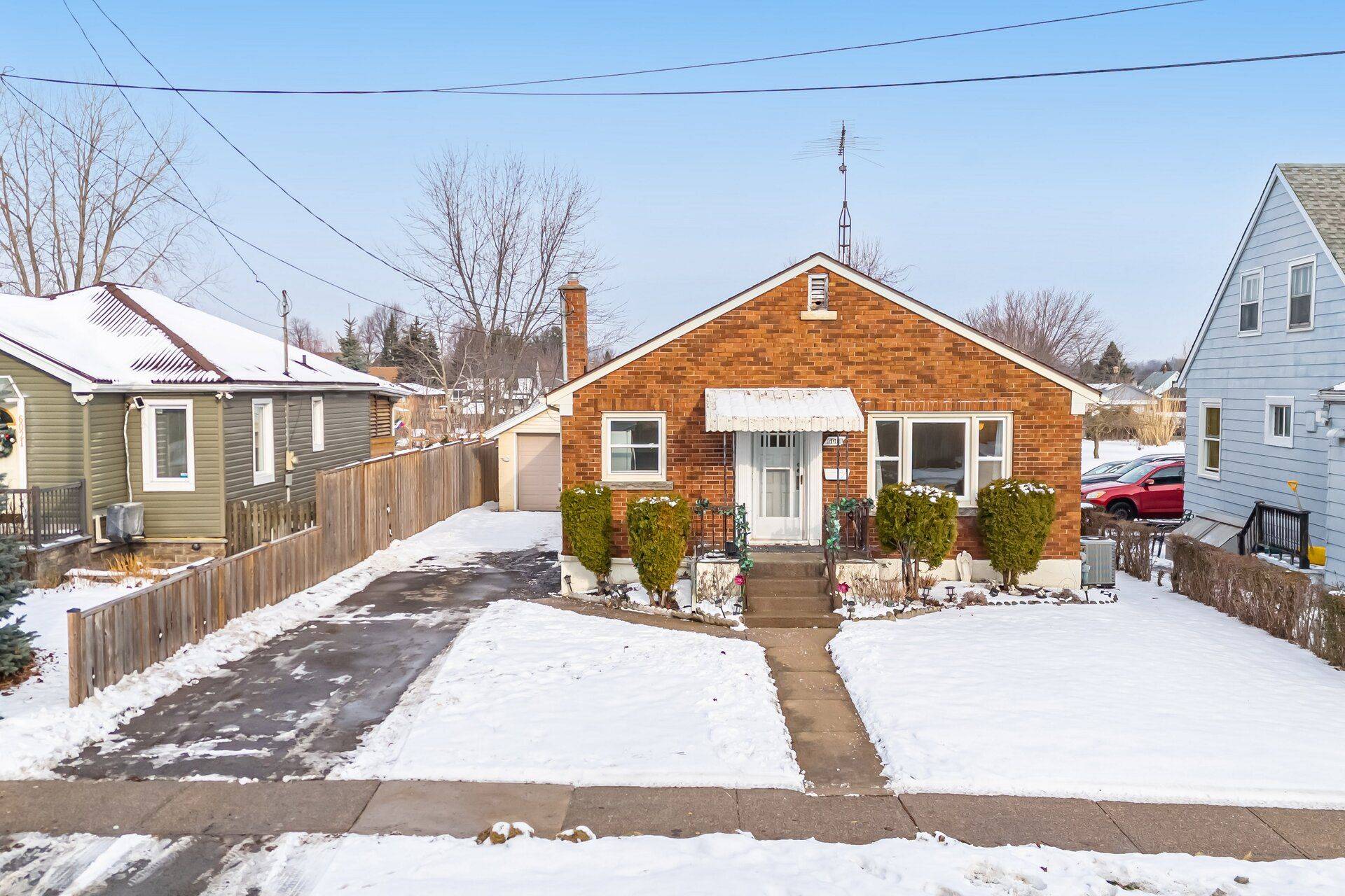 Niagara Falls, ON L2G 1J7,6001 North ST