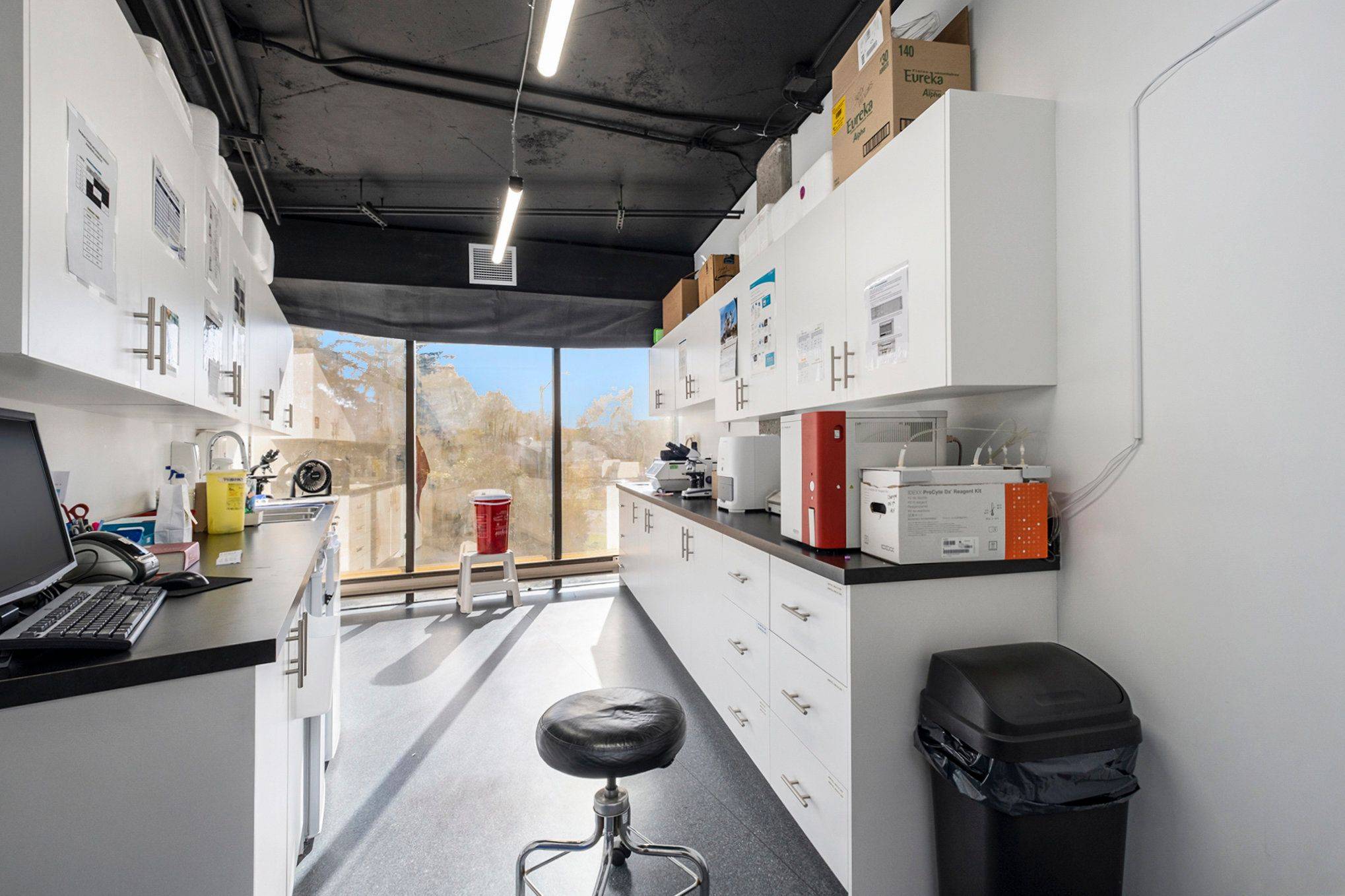 Britannia Heights - Queensway Terrace N And Area, ON K2B 7G1,2300 CARLING AVE #207