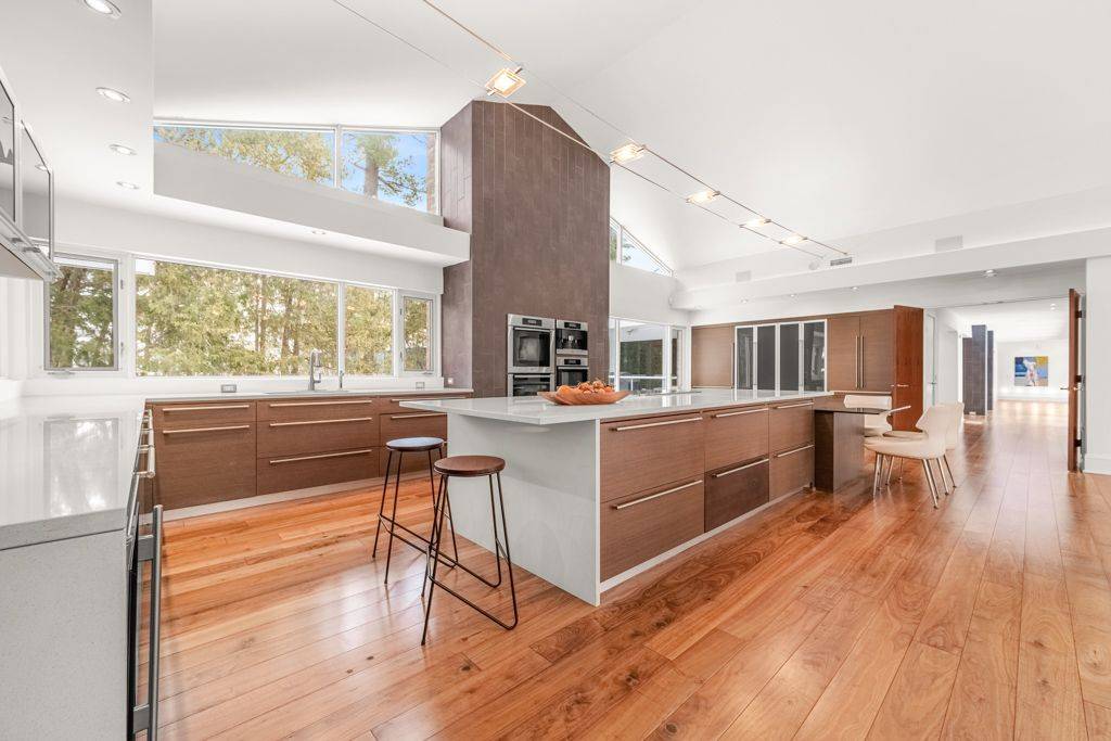 Rockcliffe Park, ON K1M 2J6,55 WILLINGDON RD