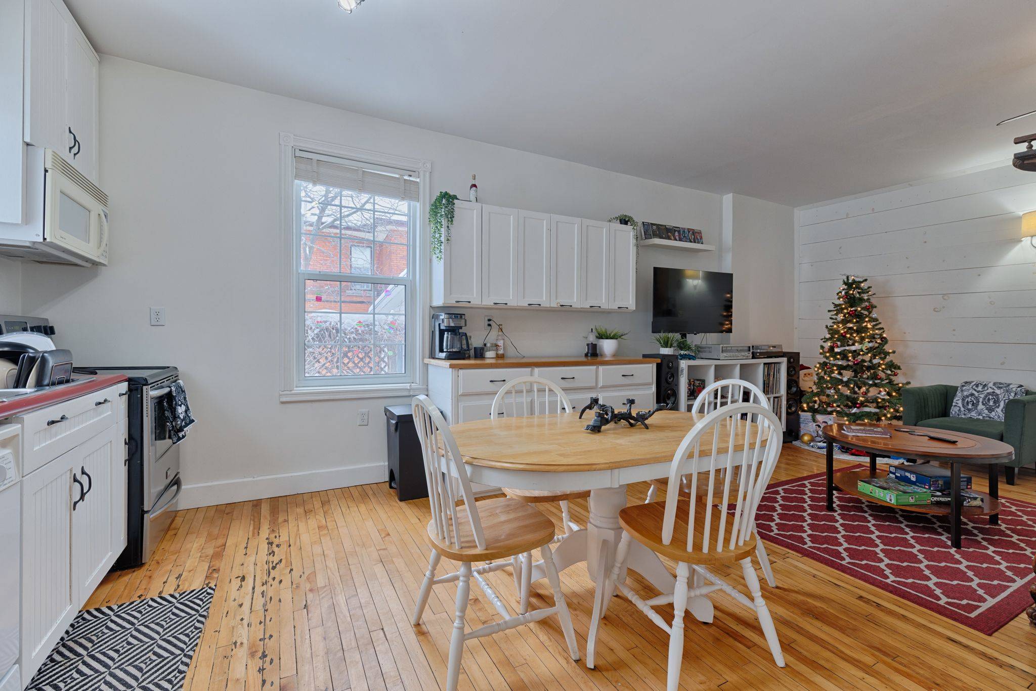 Pembroke, ON K8A 2P1,231 Hunter ST