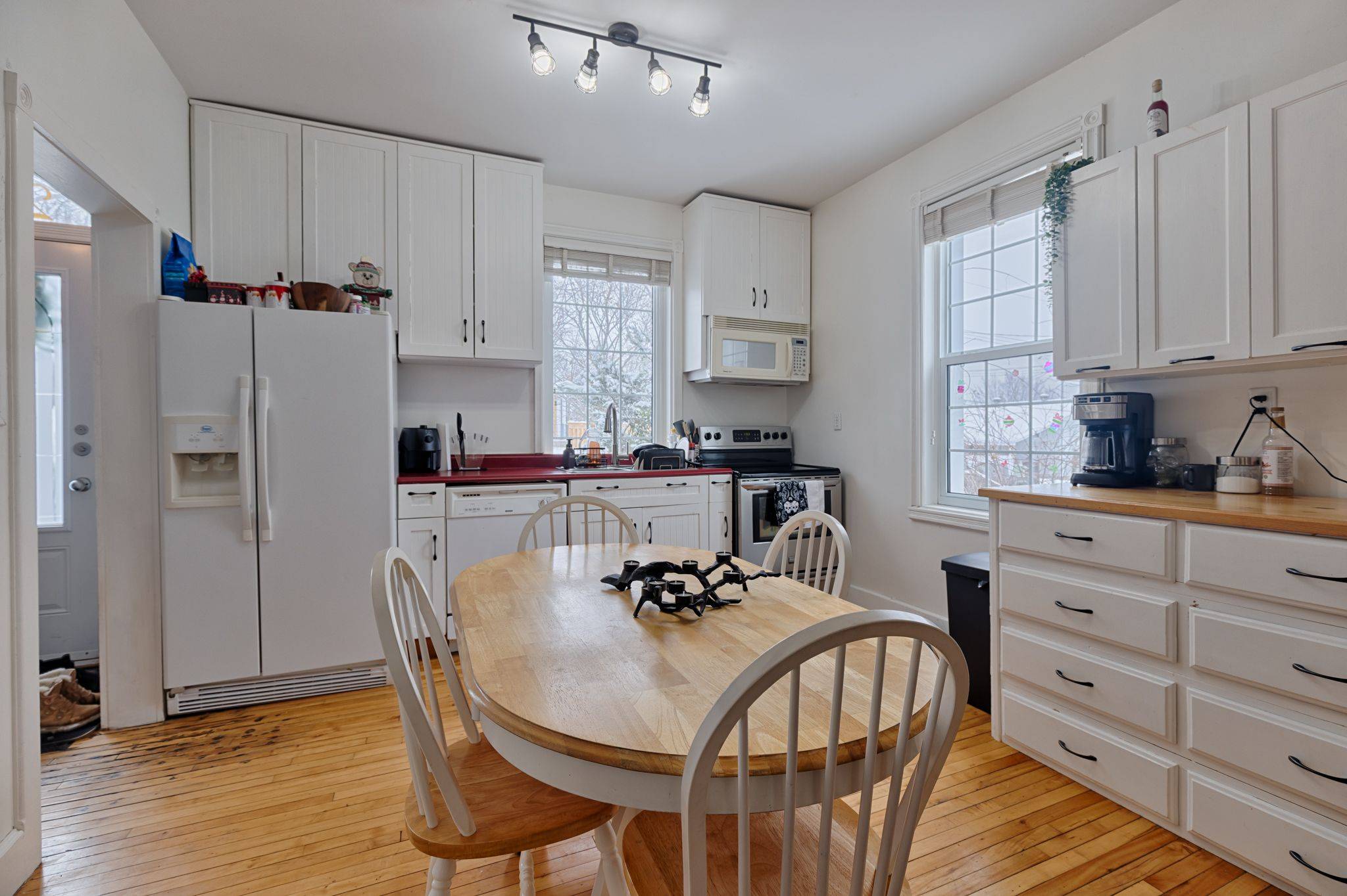 Pembroke, ON K8A 2P1,231 Hunter ST