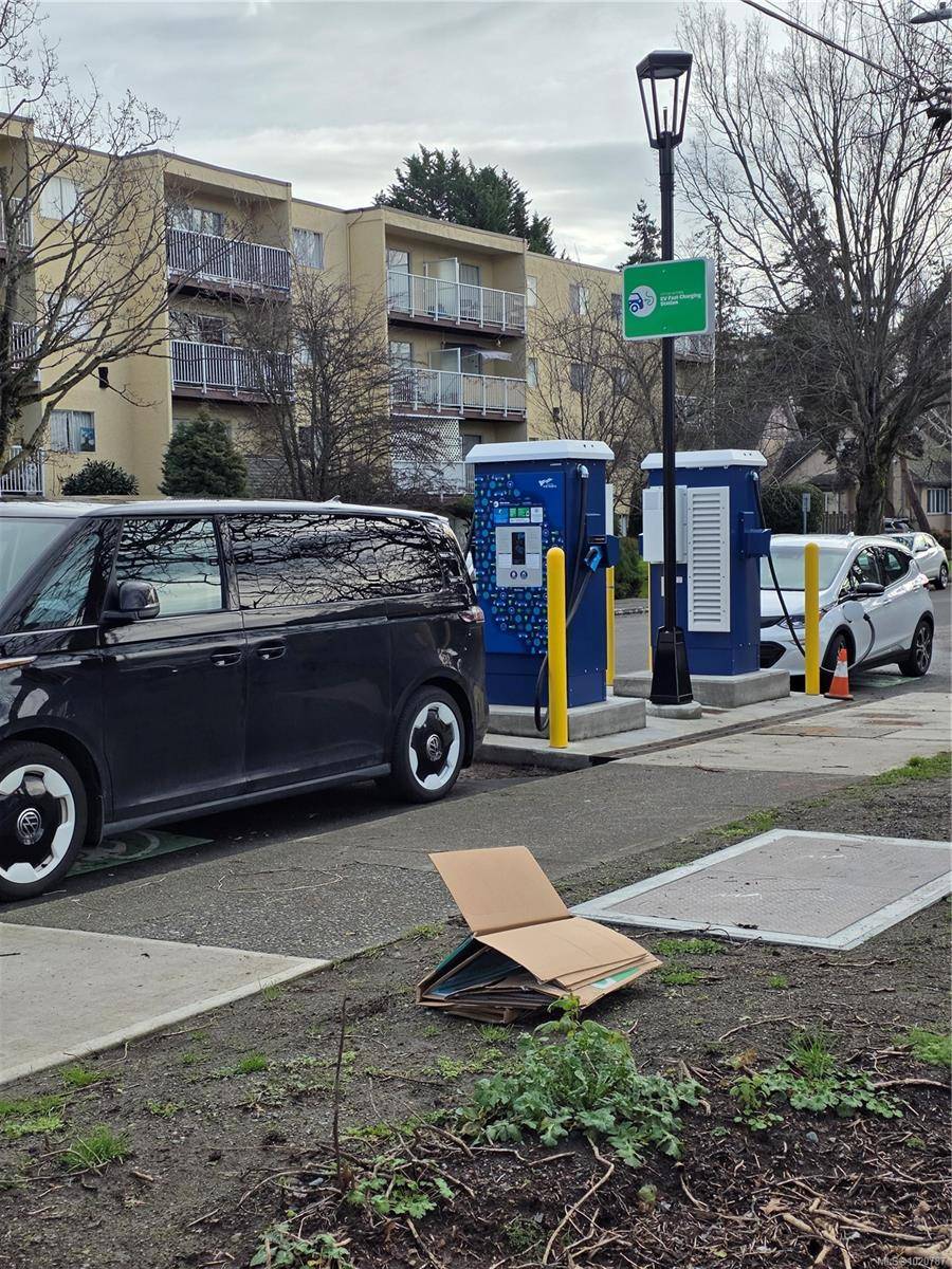 Victoria, BC V8T 2A2,1025 Hillside Ave #408