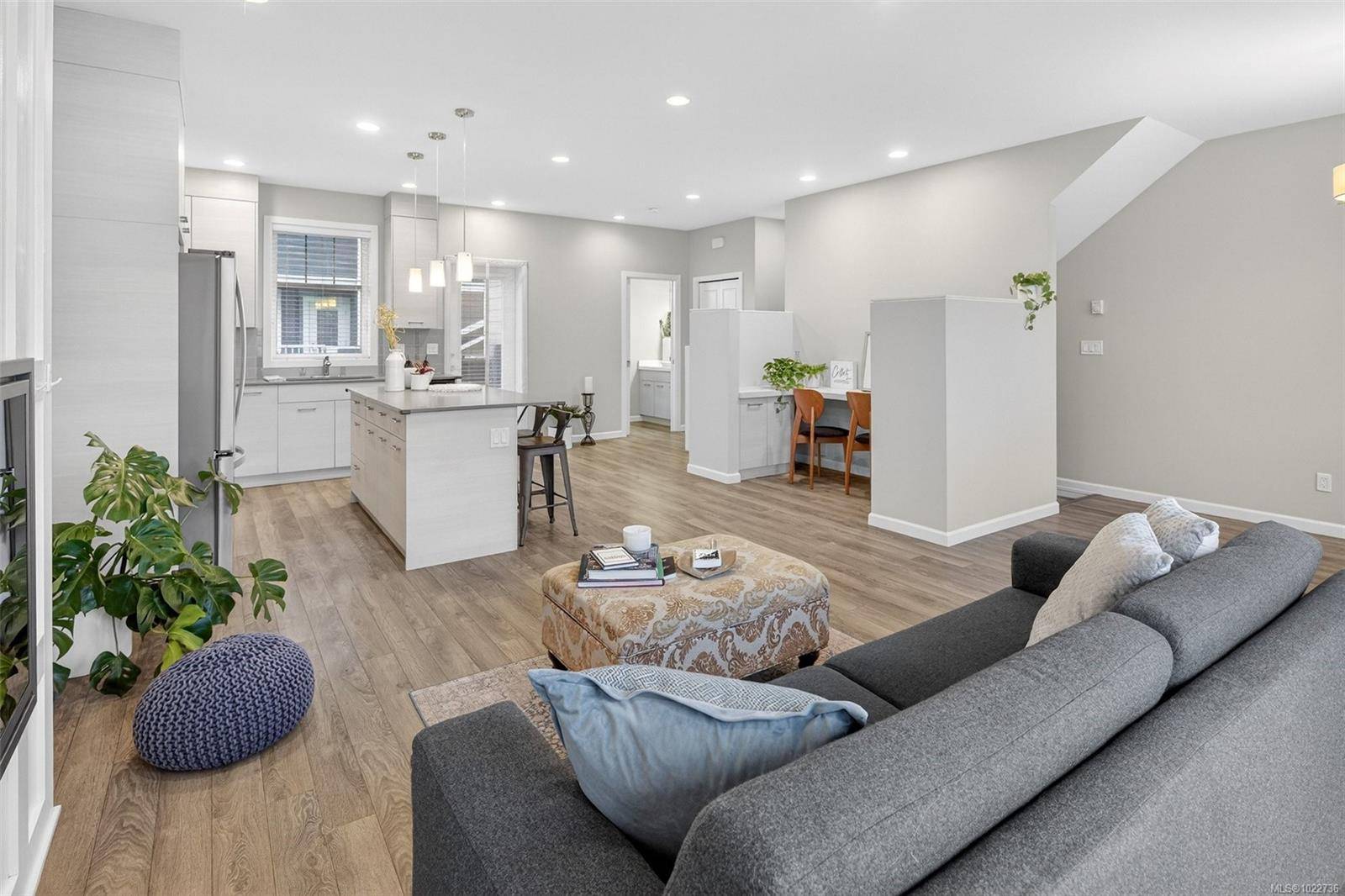 Saanich, BC V8Z 3P9,3356 Whittier Ave #13