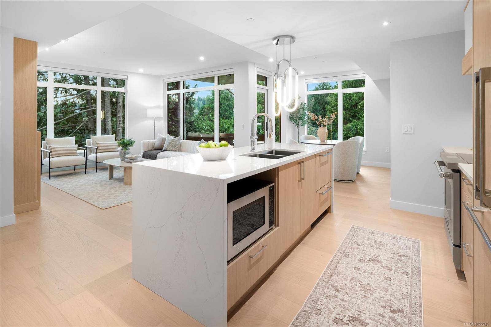 Saanich, BC V8Y 2L1,5229 Cordova Bay Rd #207