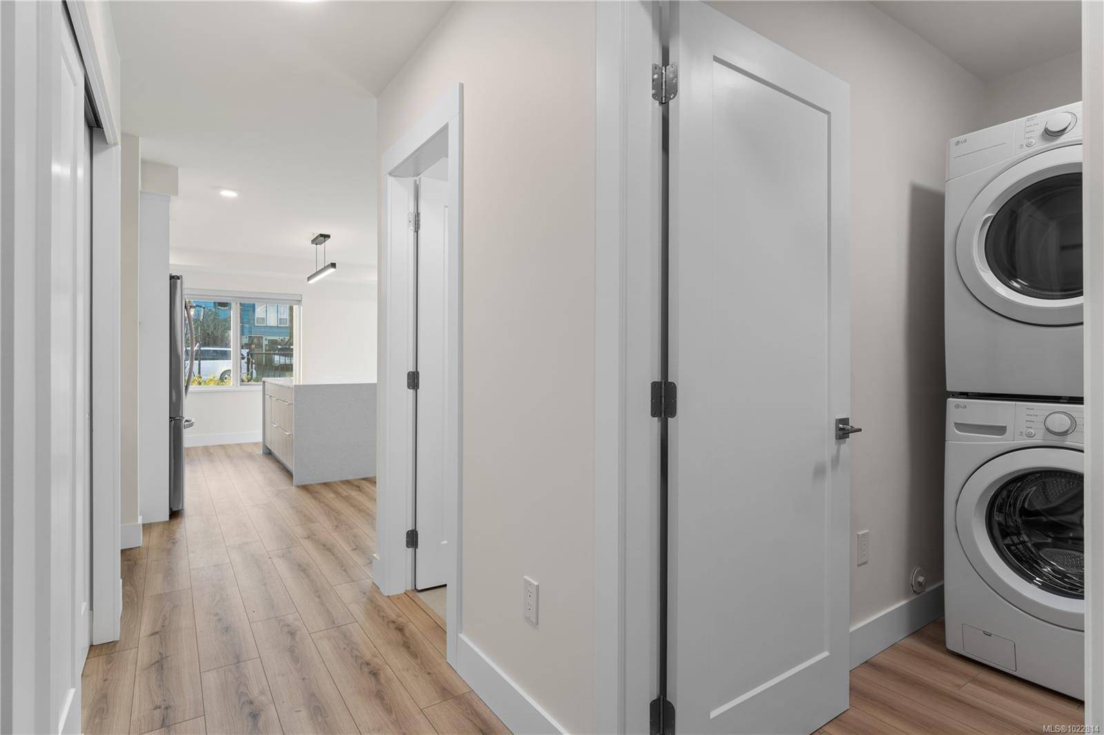 Nanaimo, BC V9R 4V6,45 Haliburton St #102