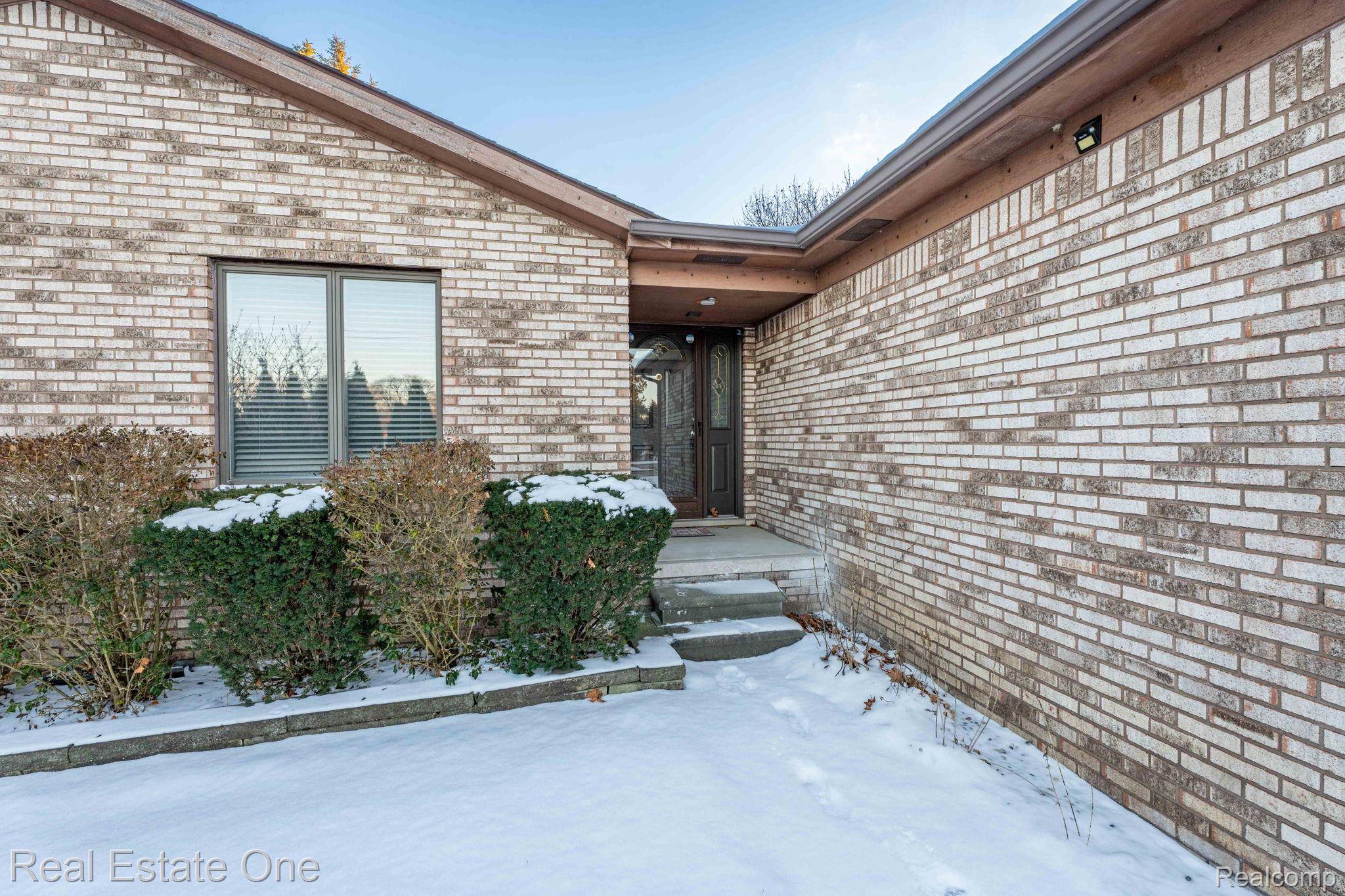 Troy, MI 48085,194 E Long Lake RD