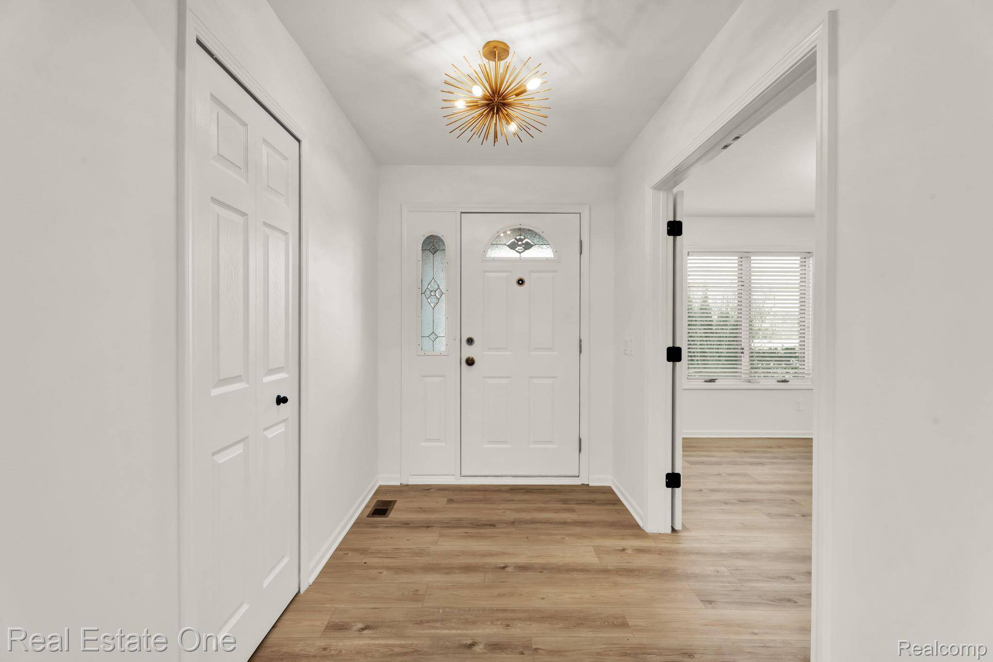 Troy, MI 48085,194 E Long Lake RD