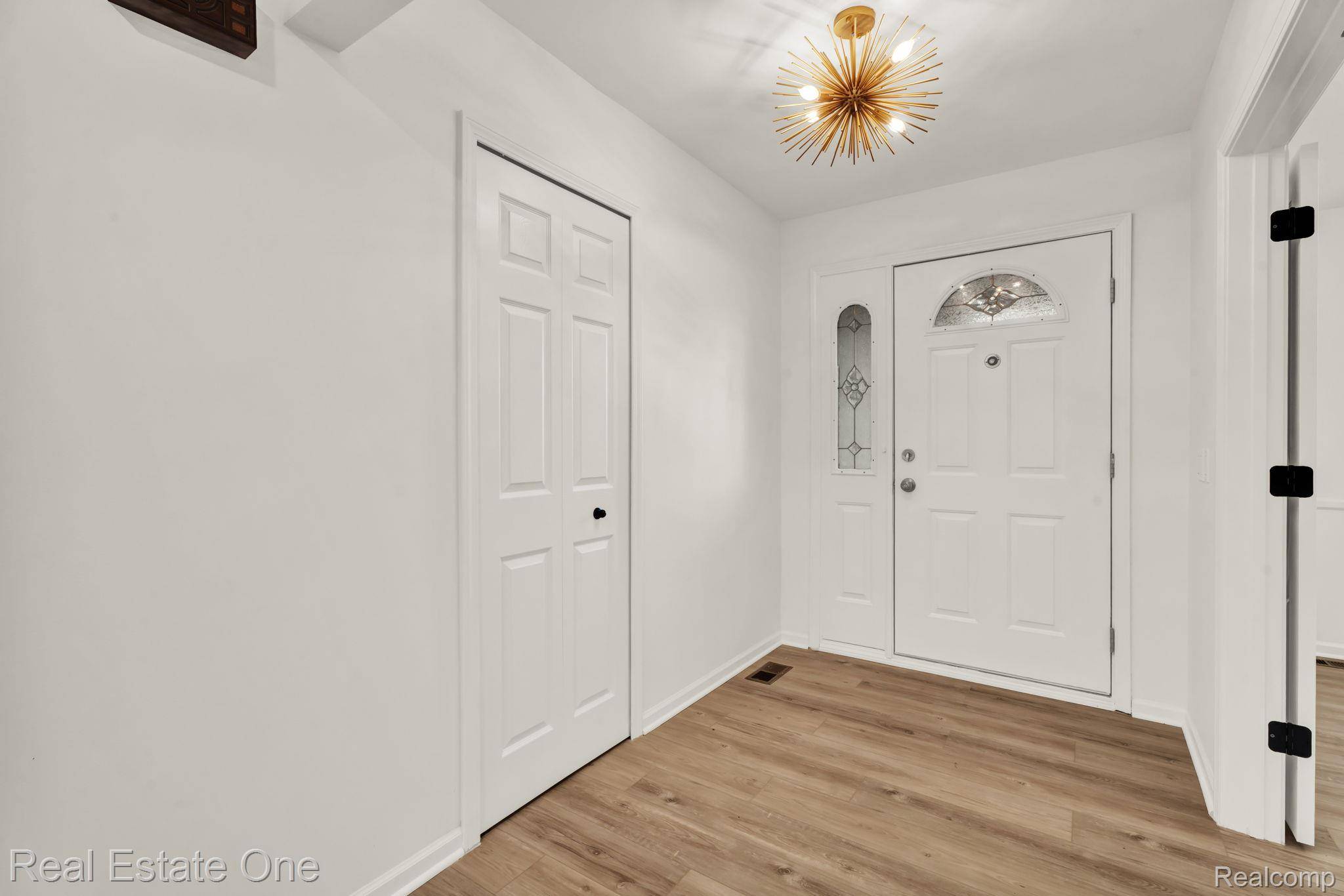 Troy, MI 48085,194 E Long Lake RD