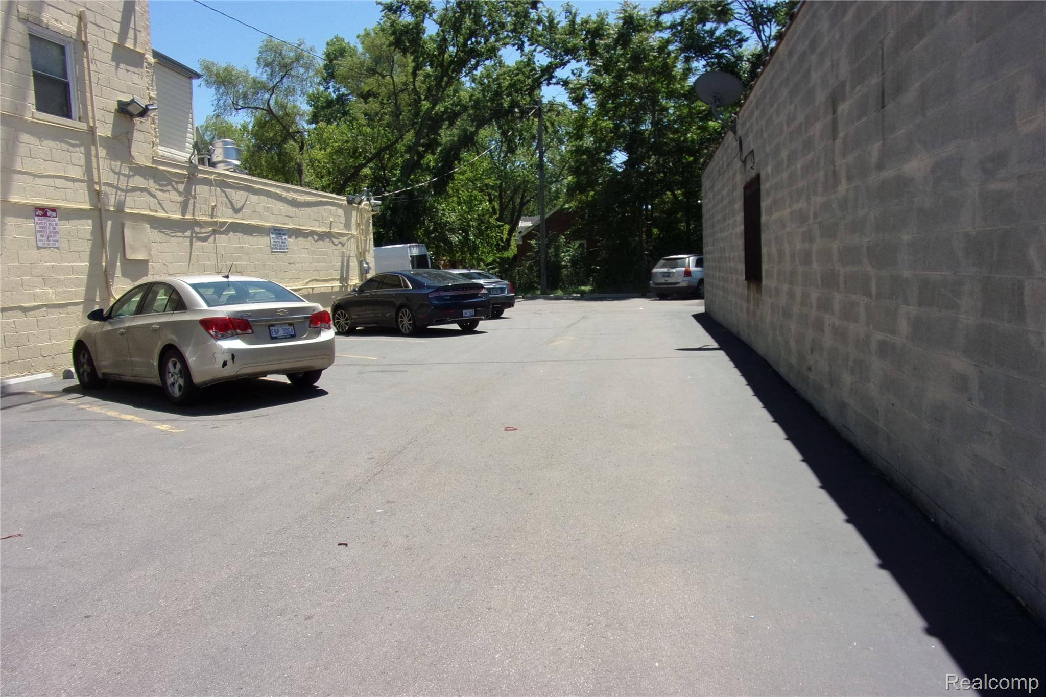 Detroit, MI 48219,18401 W 8 Mile RD