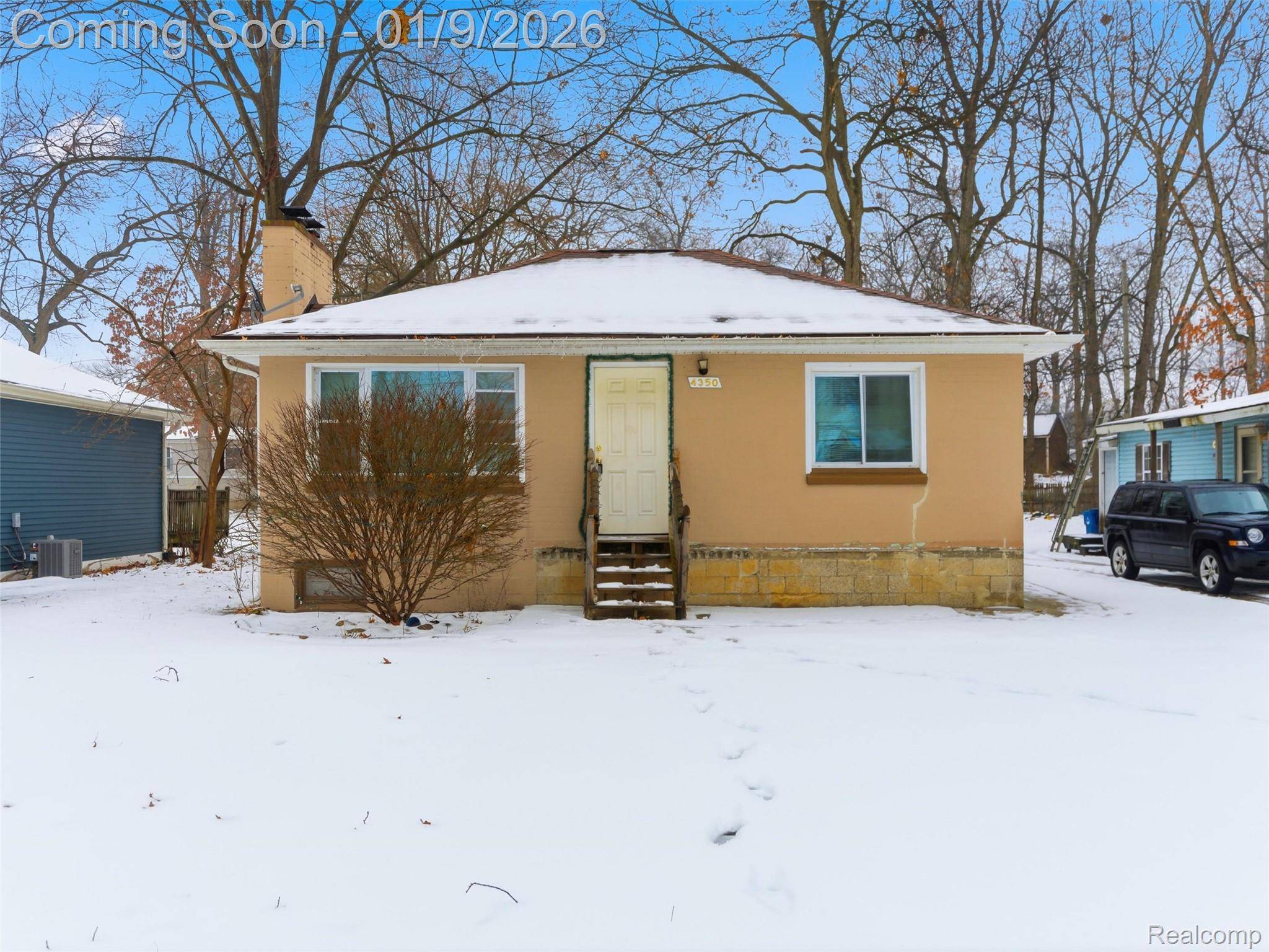 Waterford, MI 48329,4350 Lotus DR