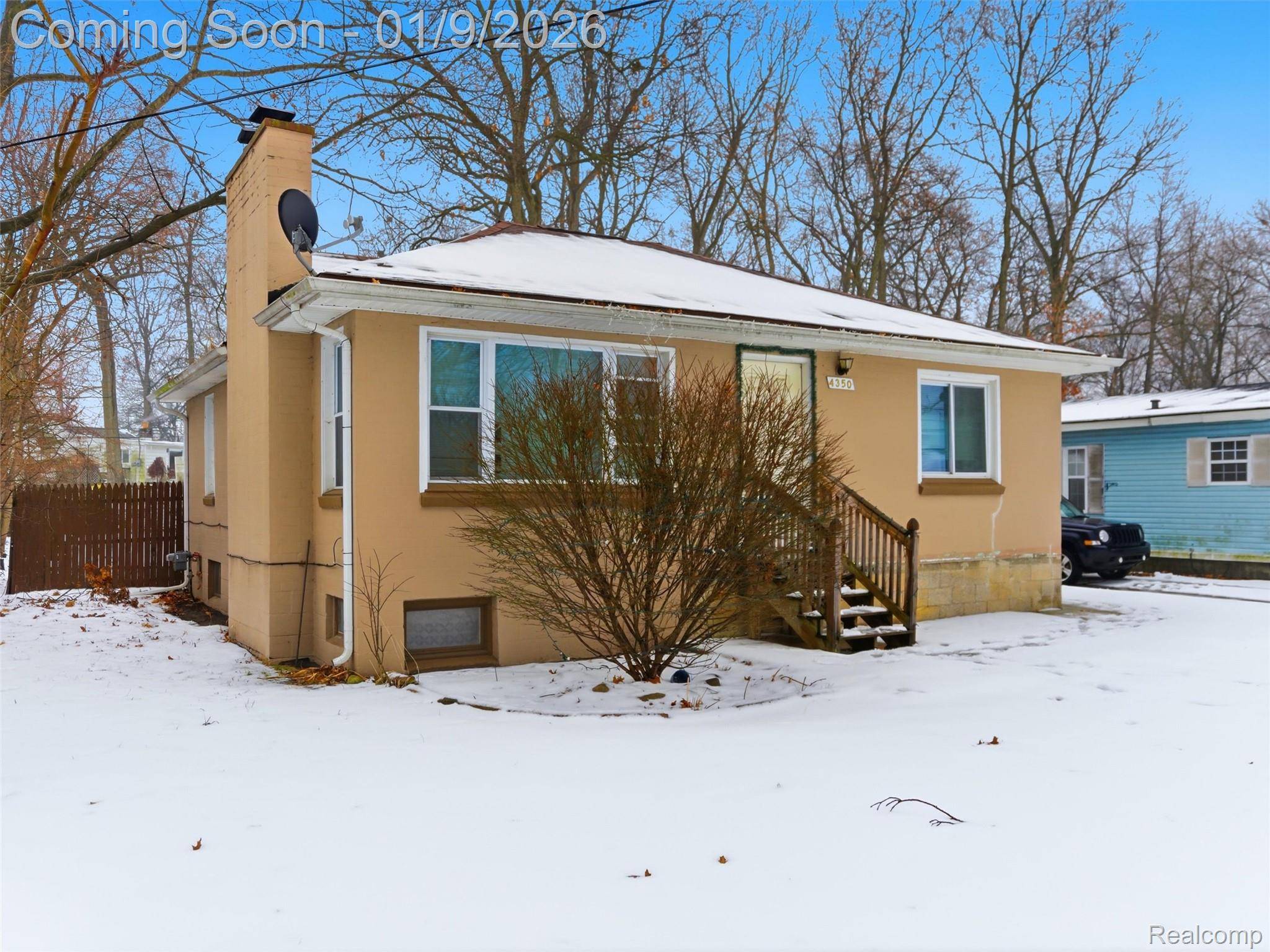 Waterford, MI 48329,4350 Lotus DR