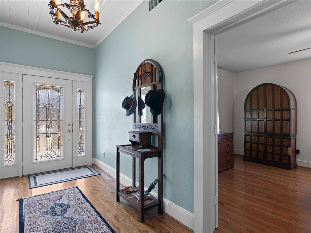 Waxahachie, TX 75165,119 E University Avenue