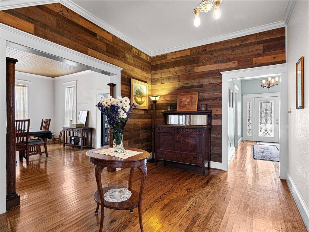 Waxahachie, TX 75165,119 E University Avenue