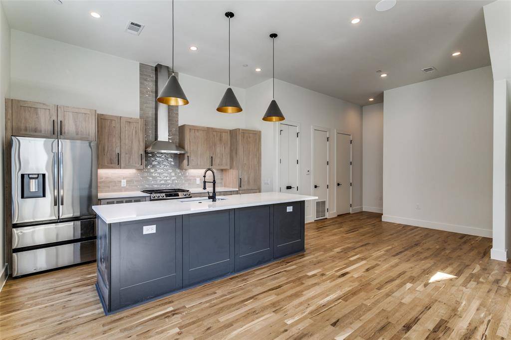 Dallas, TX 75206,5609 Live Oak Street #301