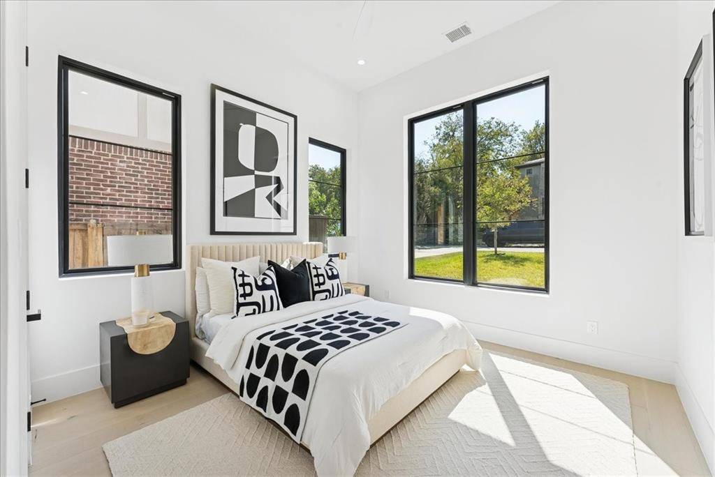 Dallas, TX 75214,7111 Coronado Avenue