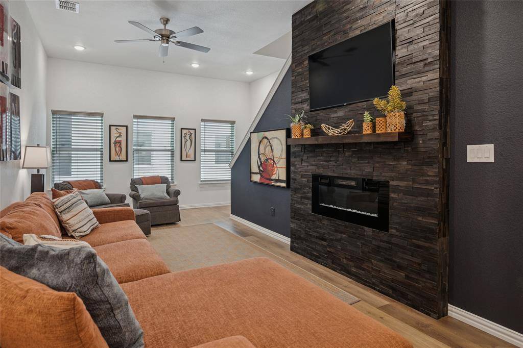 Arlington, TX 76011,1400 E Road to Six Flags Street #810