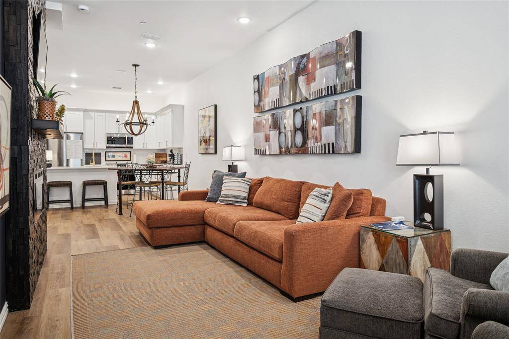 Arlington, TX 76011,1400 E Road to Six Flags Street #810