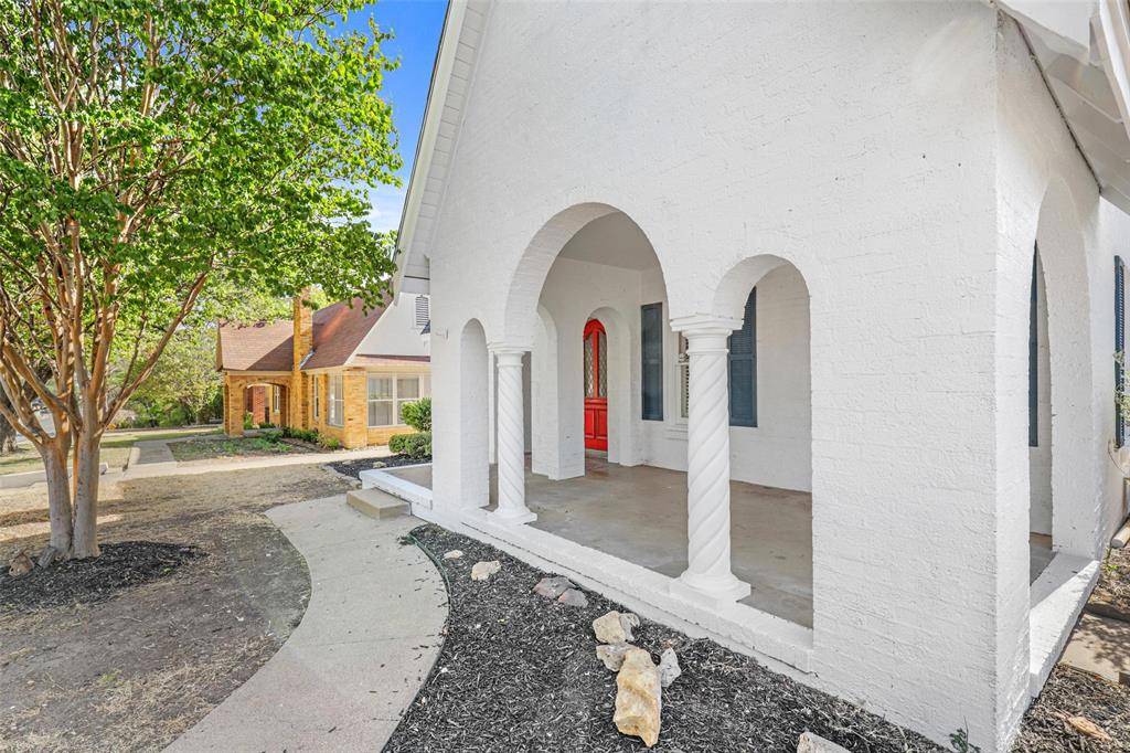 Fort Worth, TX 76109,2563 S University Drive