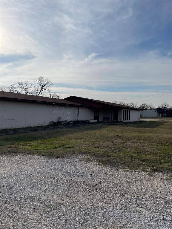 West, TX 76691,510 E Oak Street