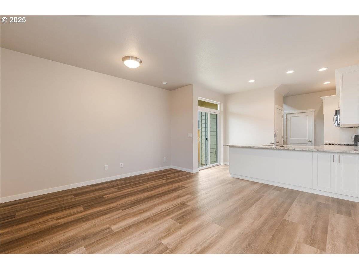 Dallas, OR 97338,373 SE Kitzmiller DR