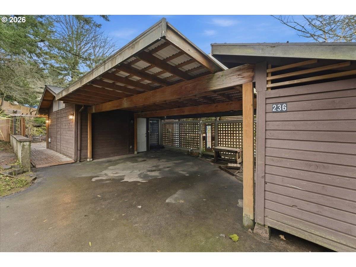 Portland, OR 97219,236 SW COLLINS ST