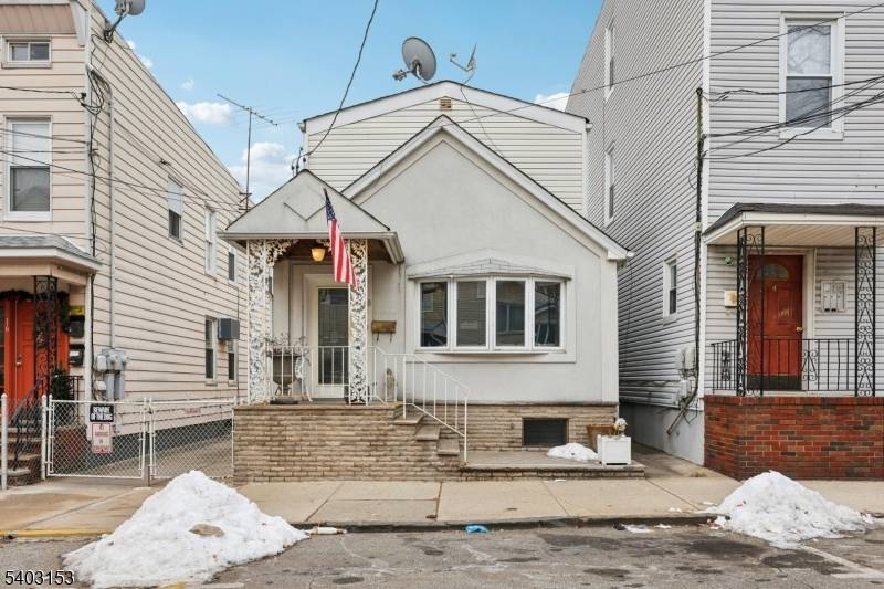 Harrison Town, NJ 07029,18 Patterson St