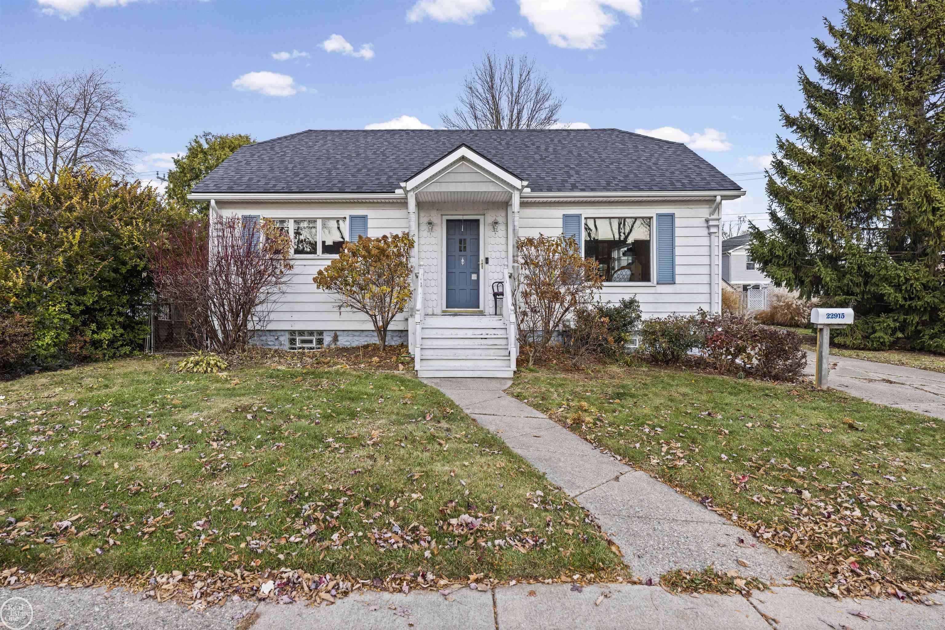 Saint Clair Shores, MI 48082,22915 E 13 MILE RD