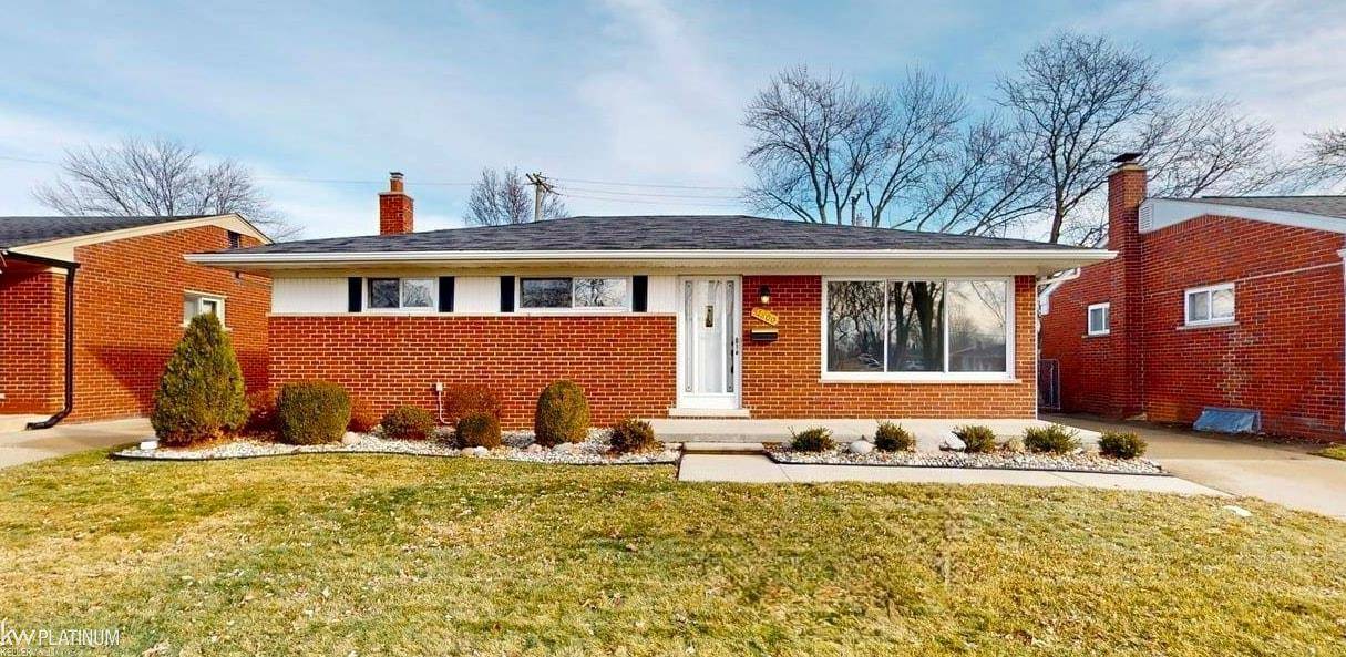 Saint Clair Shores, MI 48082,31800 Tanglewood ST