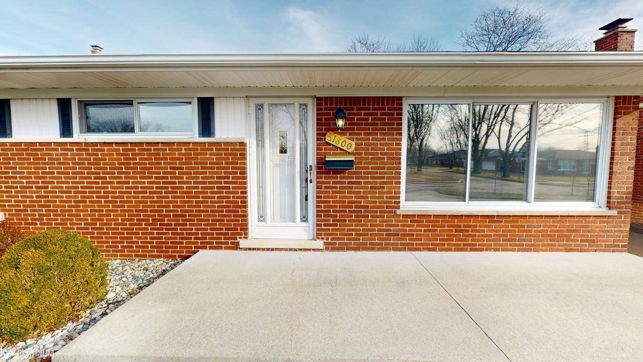 Saint Clair Shores, MI 48082,31800 Tanglewood ST
