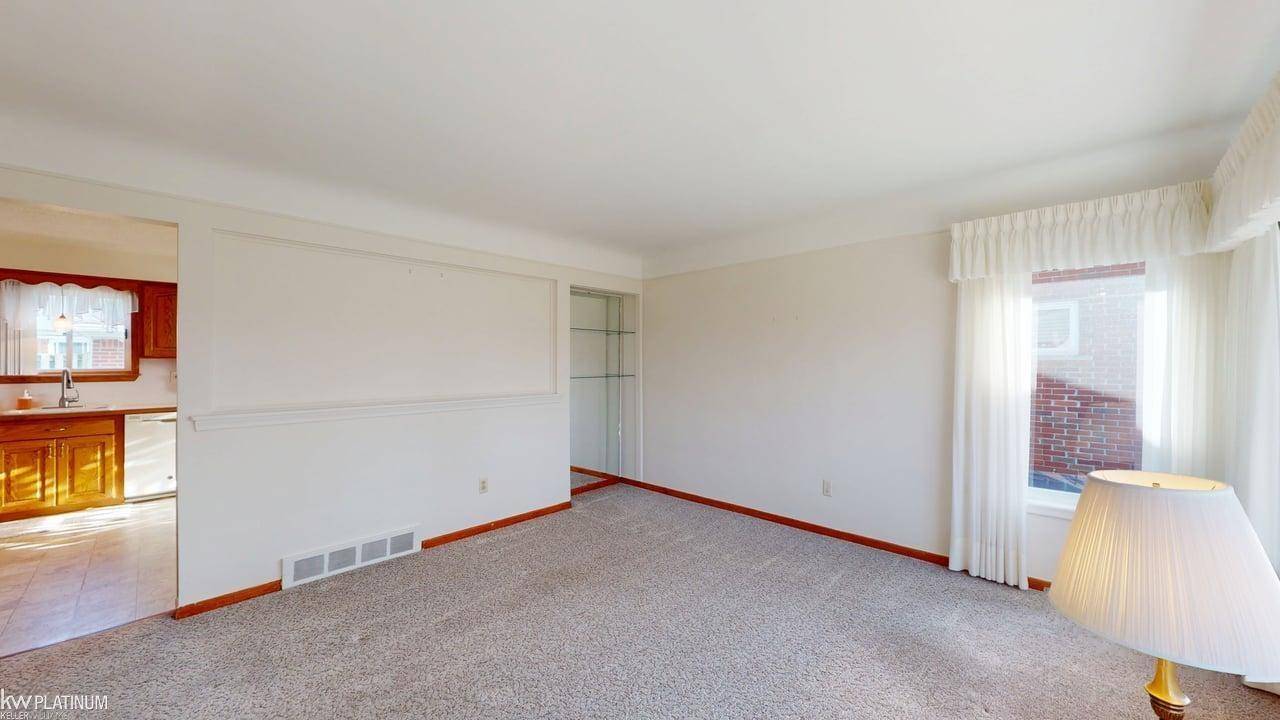 Saint Clair Shores, MI 48082,31800 Tanglewood ST