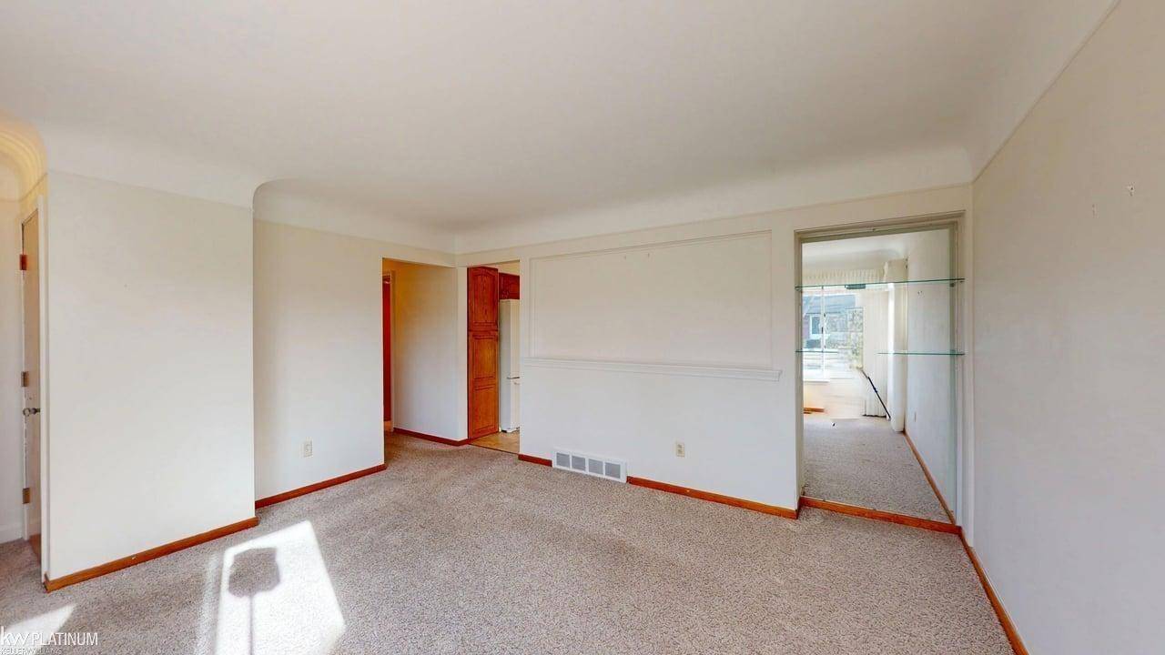 Saint Clair Shores, MI 48082,31800 Tanglewood ST