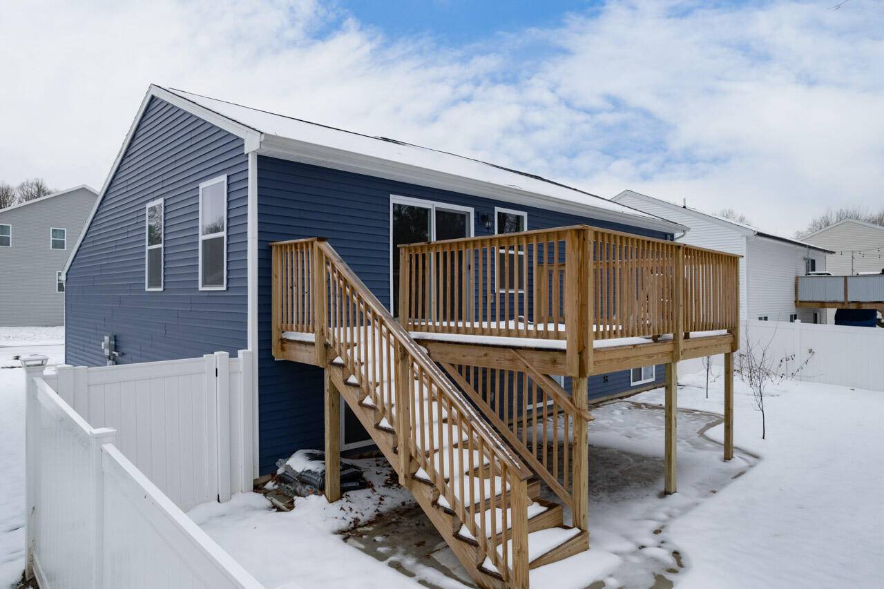 South Haven, MI 49090,72268 Beacon CT