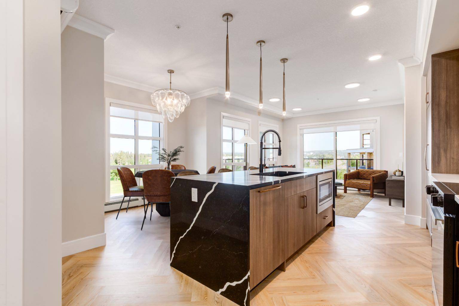 Calgary, AB T3B 6A8,4270 Norford AVE NW #2112