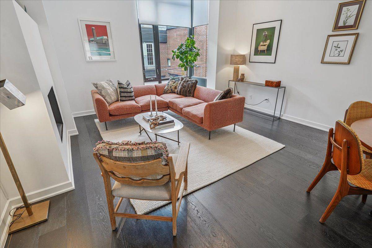 Toronto C08, ON M5A 3C8,13 Gilead PL