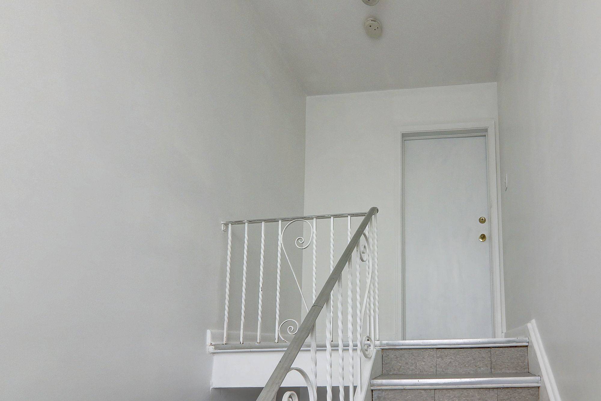 Toronto C03, ON M6E 1T3,8 Hanson RD #2(Upper