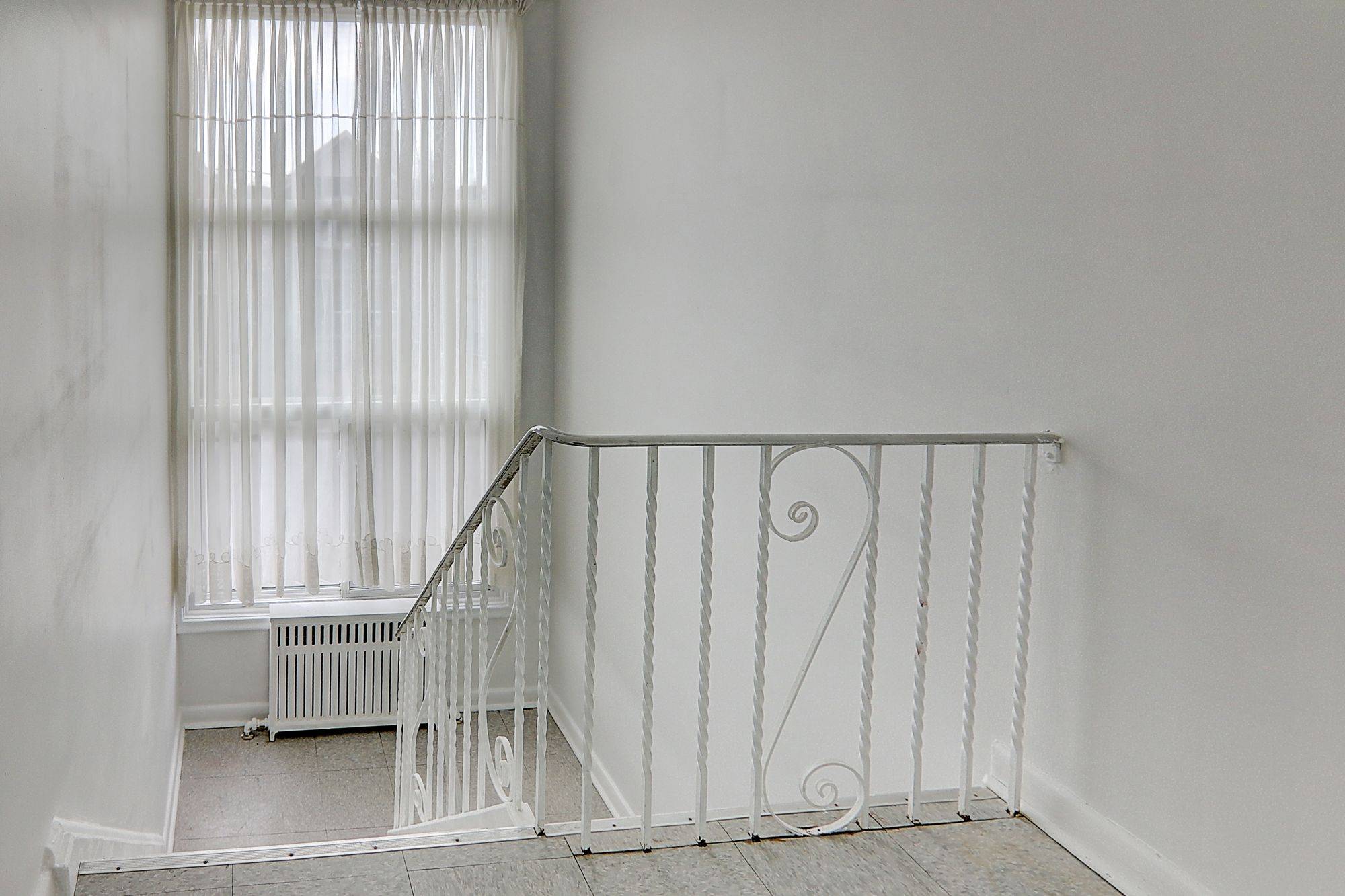 Toronto C03, ON M6E 1T3,8 Hanson RD #2(Upper